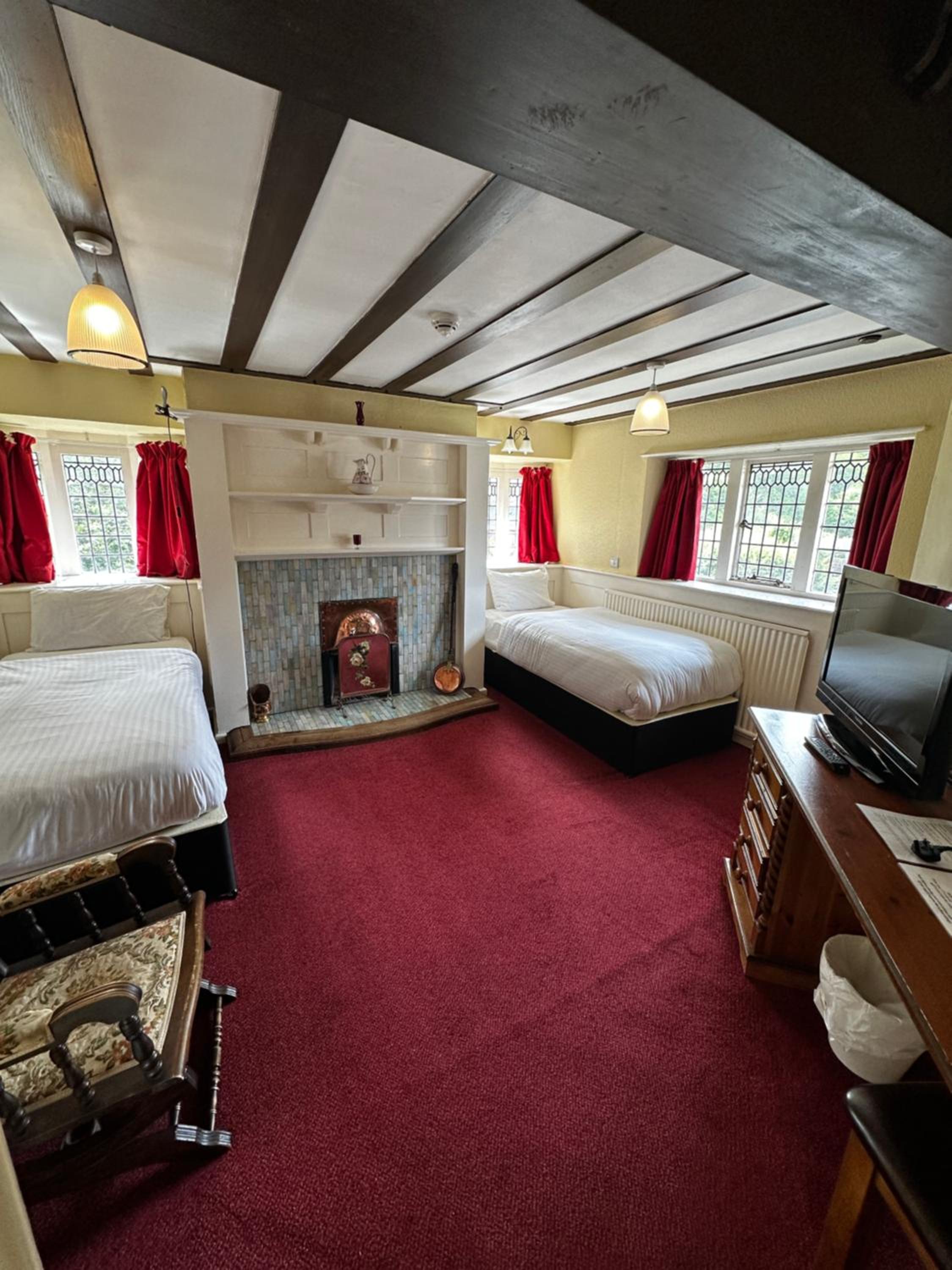 Twin Room with Extra Bed photo 1