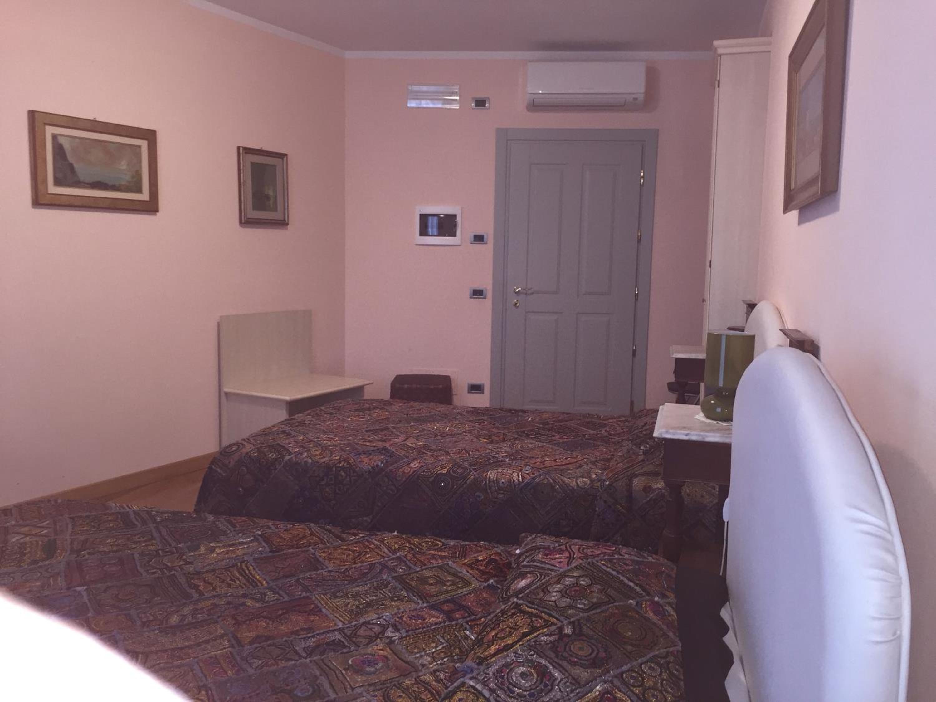 Standard Twin Room photo 3