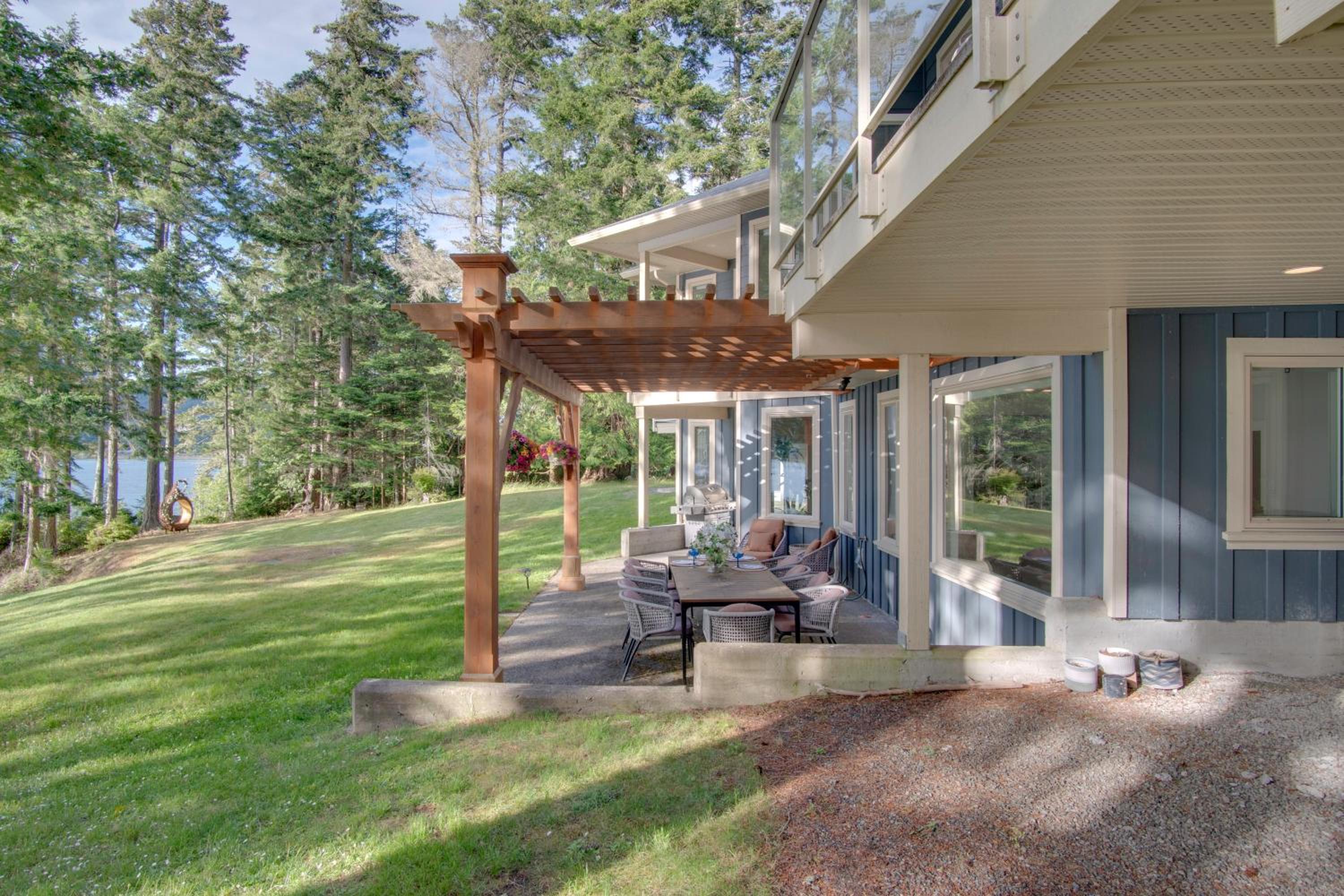 Four-Bedroom Deluxe Home - Oceanfront photo 2