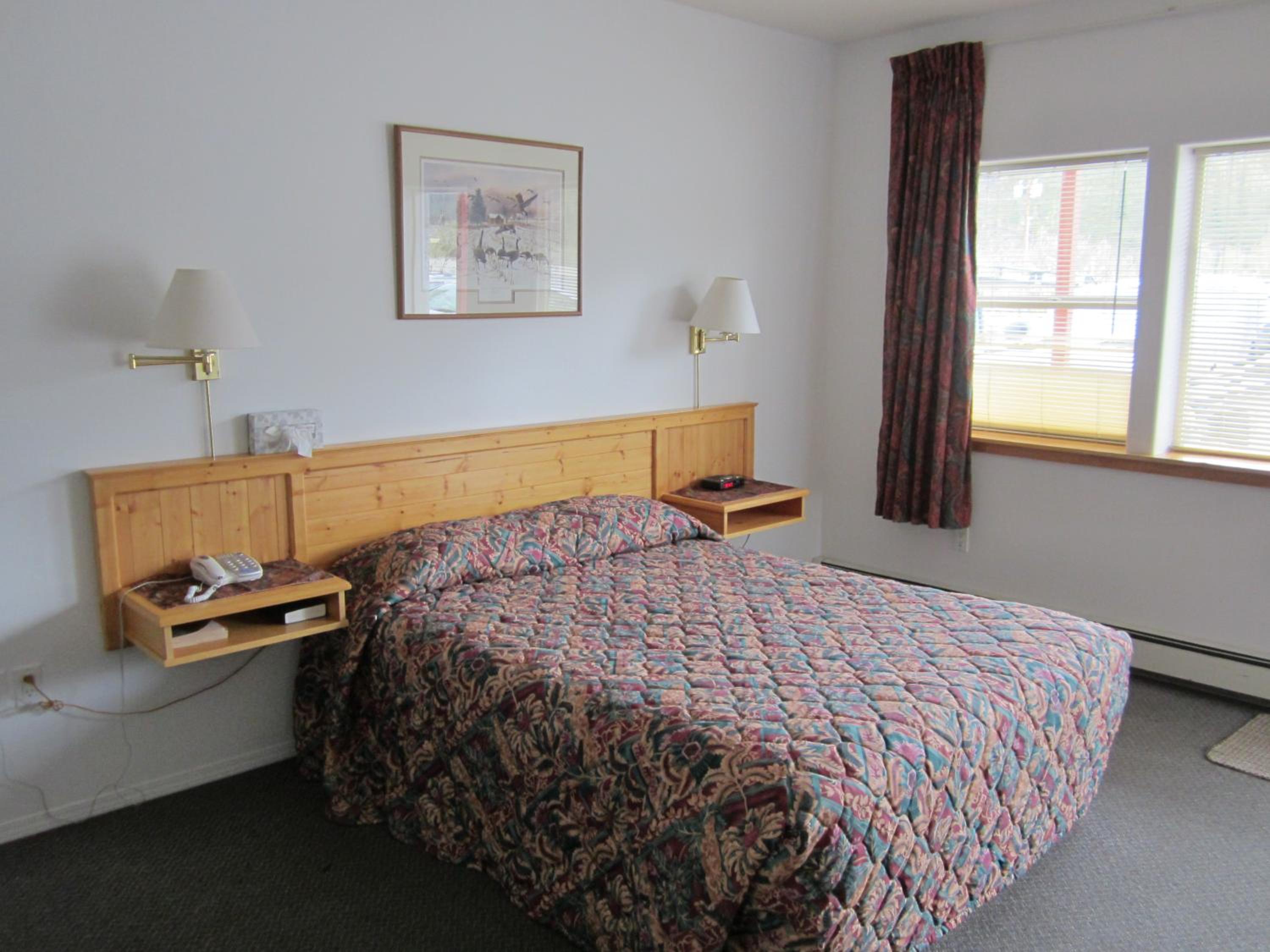 Queen Room with Kitchenette photo 1