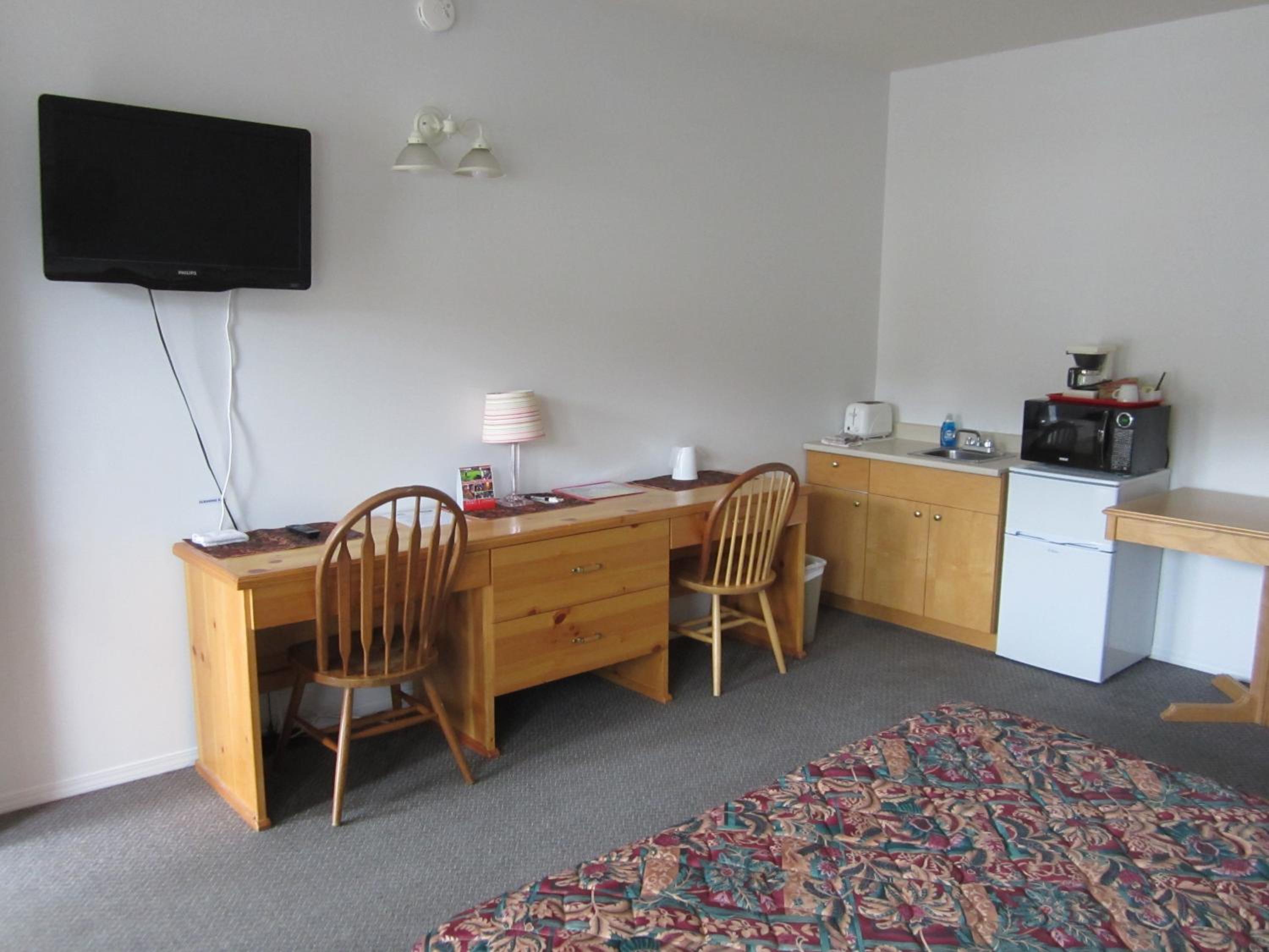 Queen Room with Kitchenette photo 3