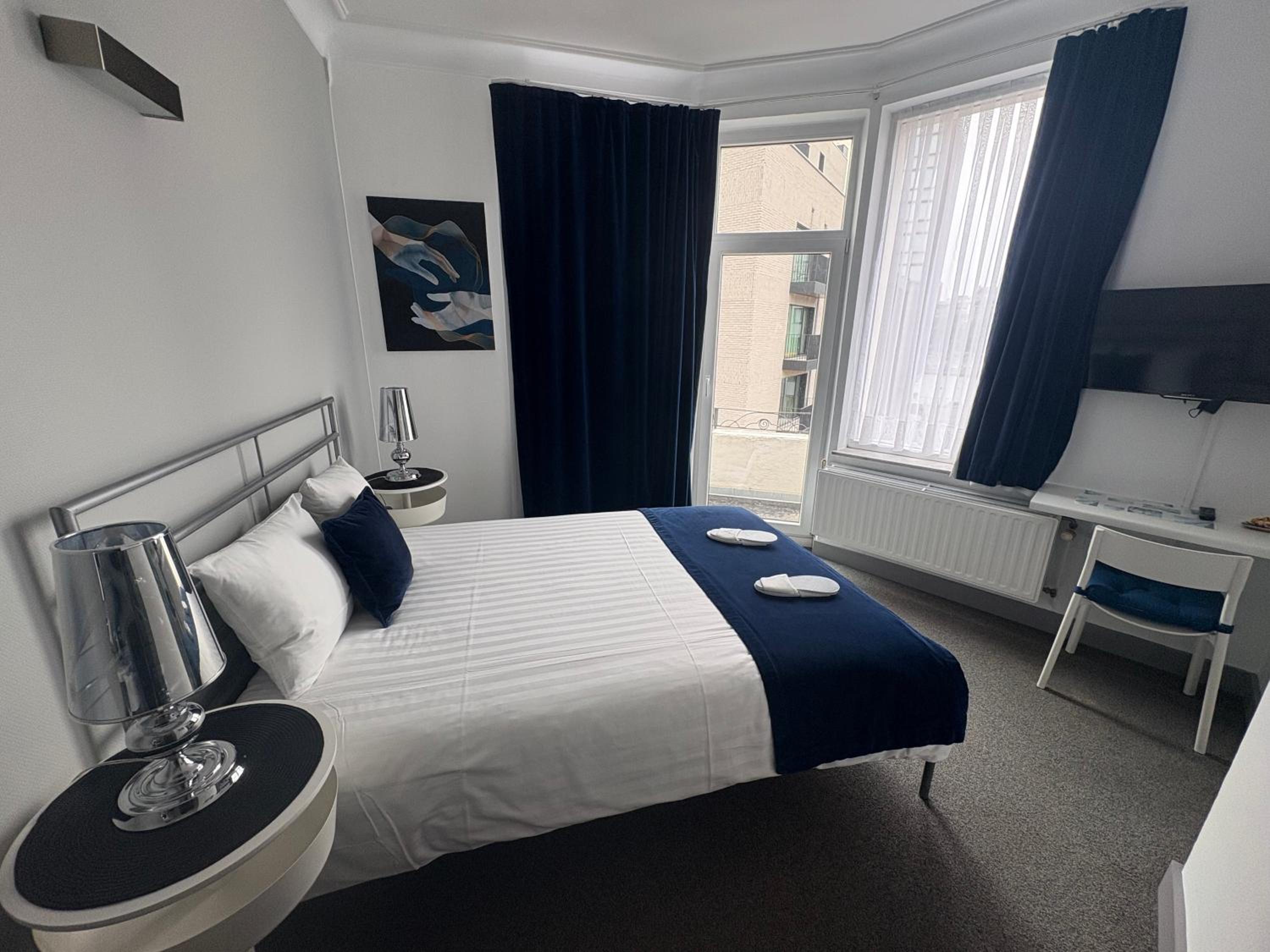 Double Room (2 Adult) - Photo 6