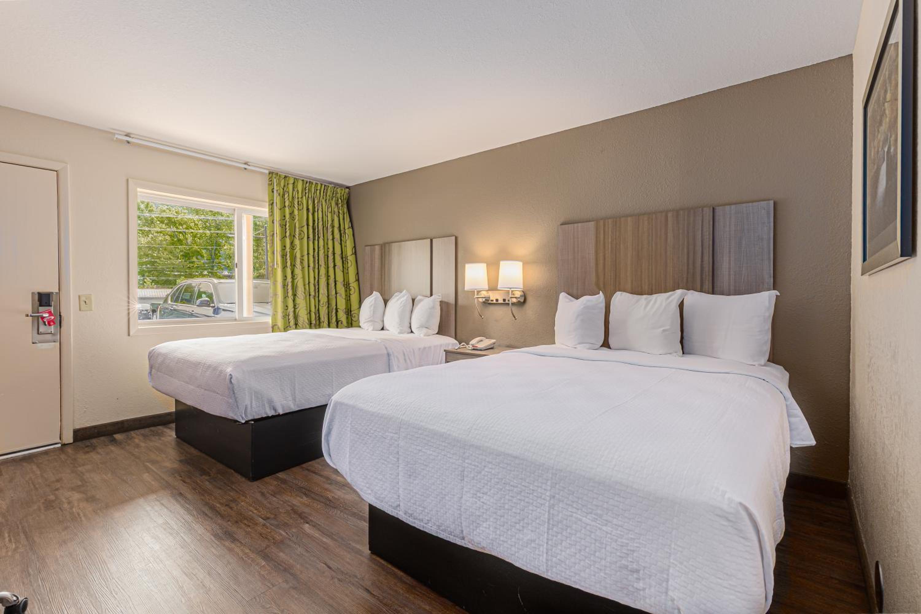 Queen Room with Two Queen Beds - Accessible/Non-Smoking - Photo 3