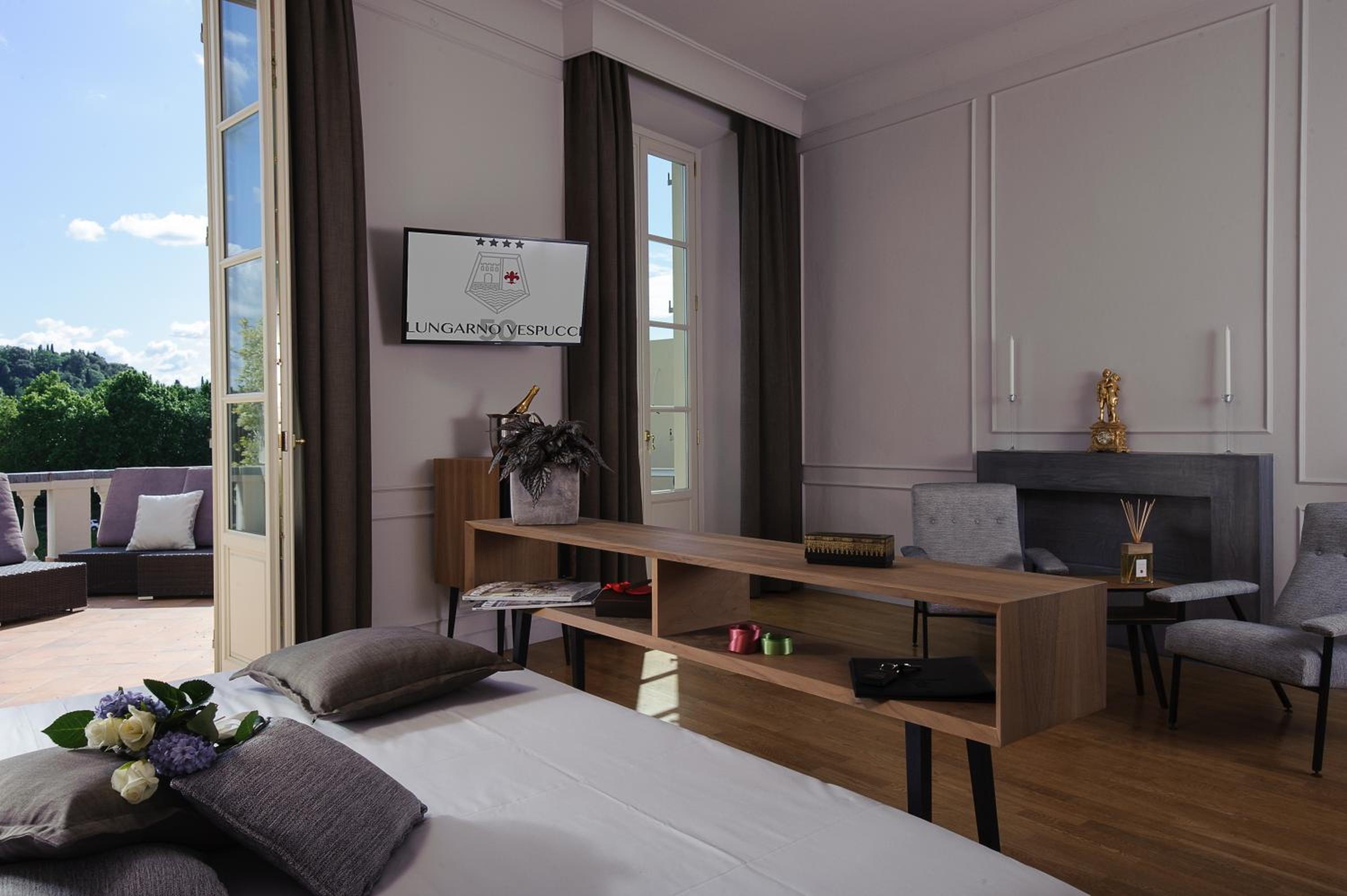 Suite with Terrace thumbnail 5
