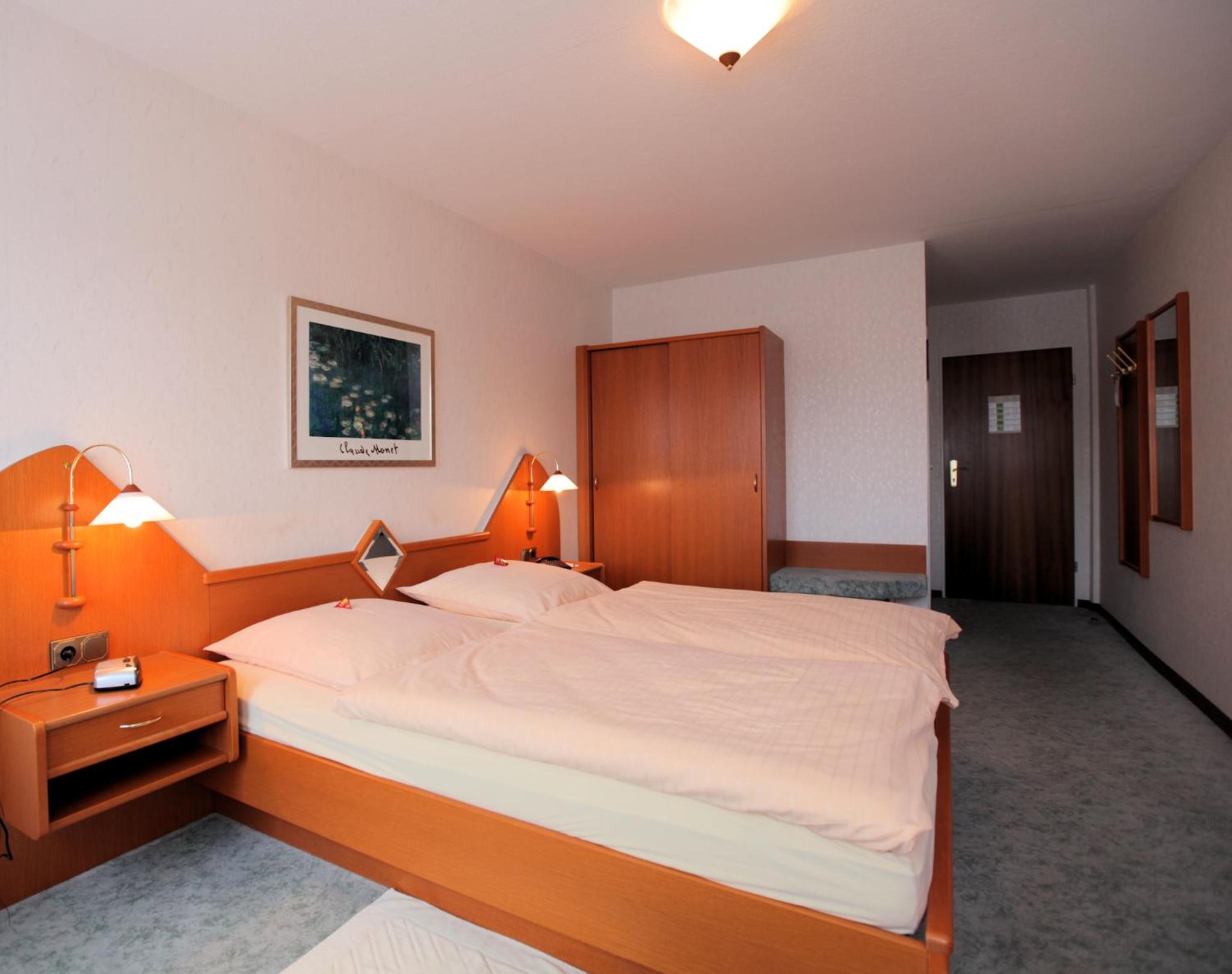 Double Room (1 Adult) - Photo 1