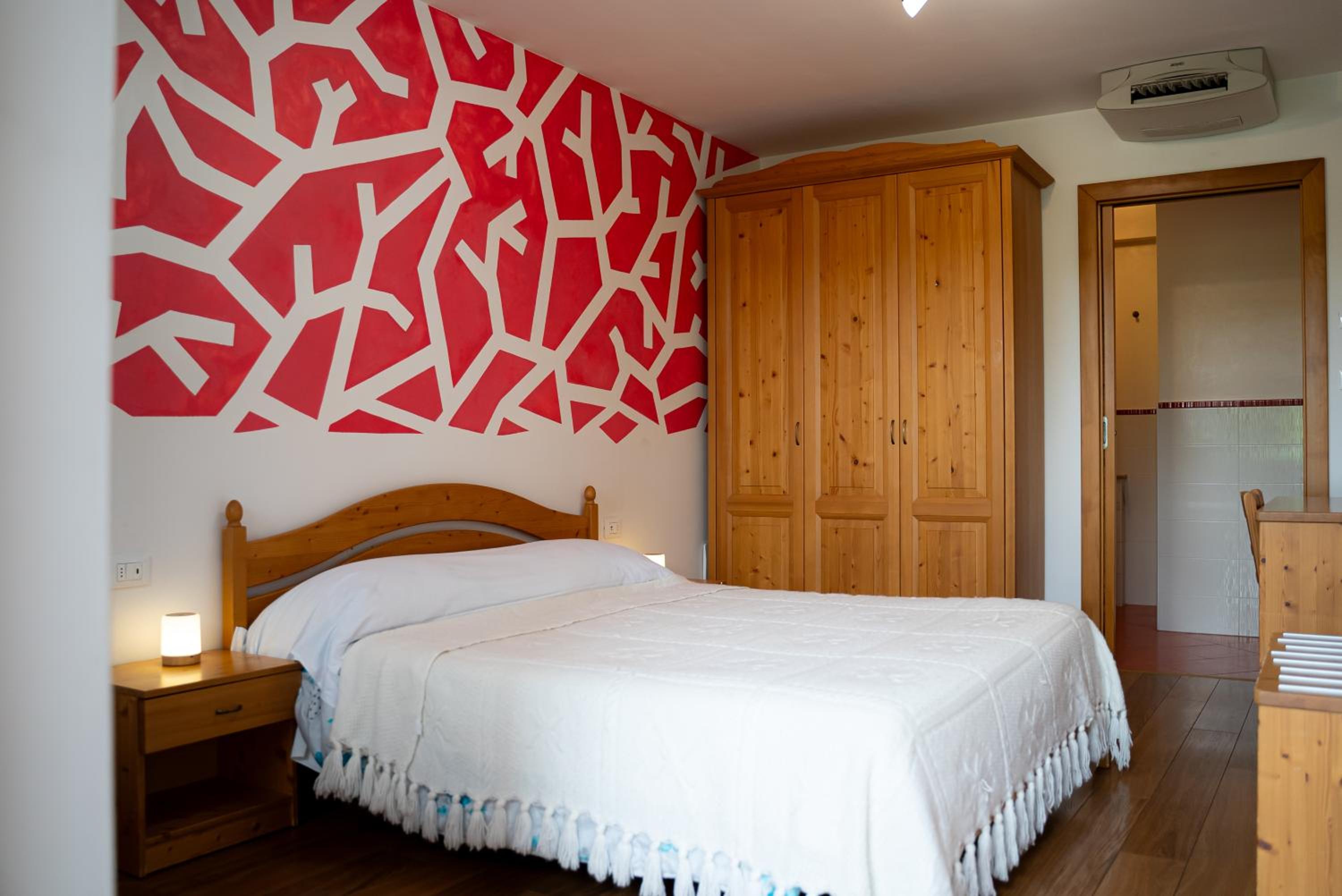 Deluxe Double Room (2 Adults + 1 Child) photo 3