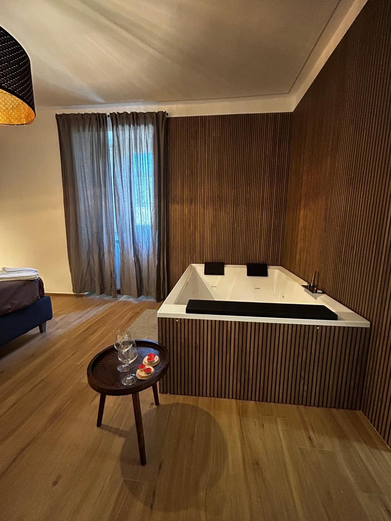 King Suite with Spa Bath photo 3