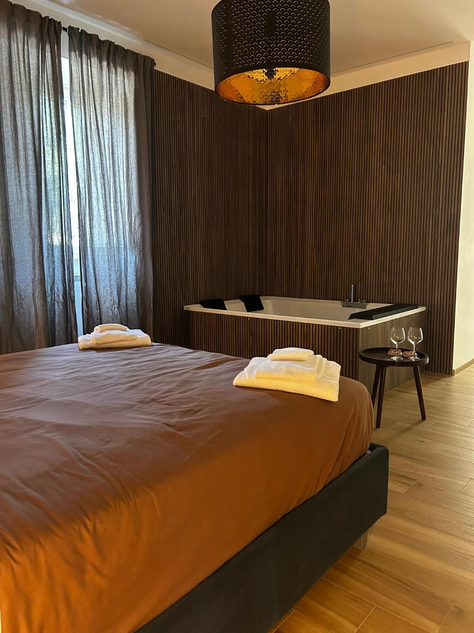 King Suite with Spa Bath photo 2