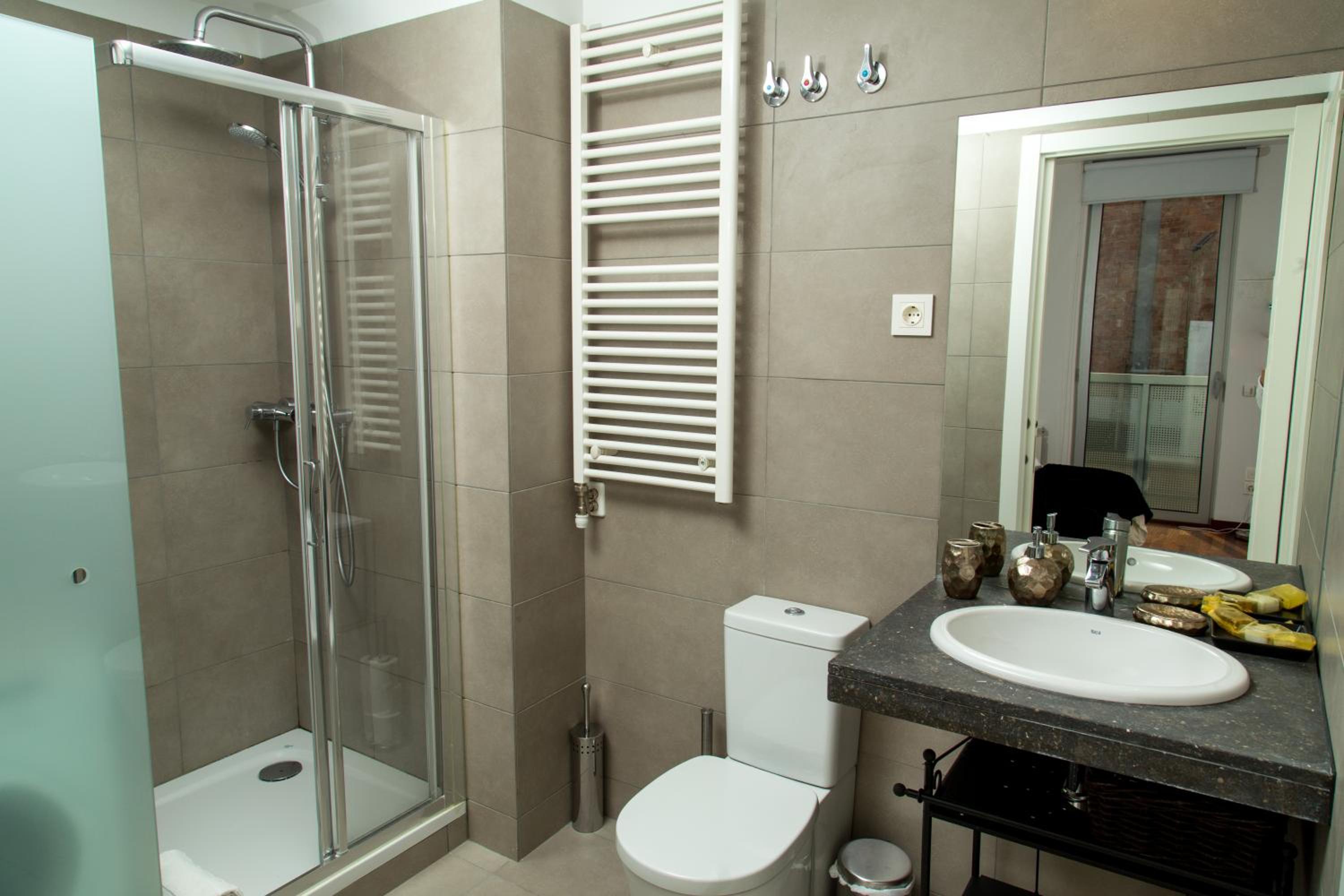 One-Bedroom Apartment with Balcony photo 2