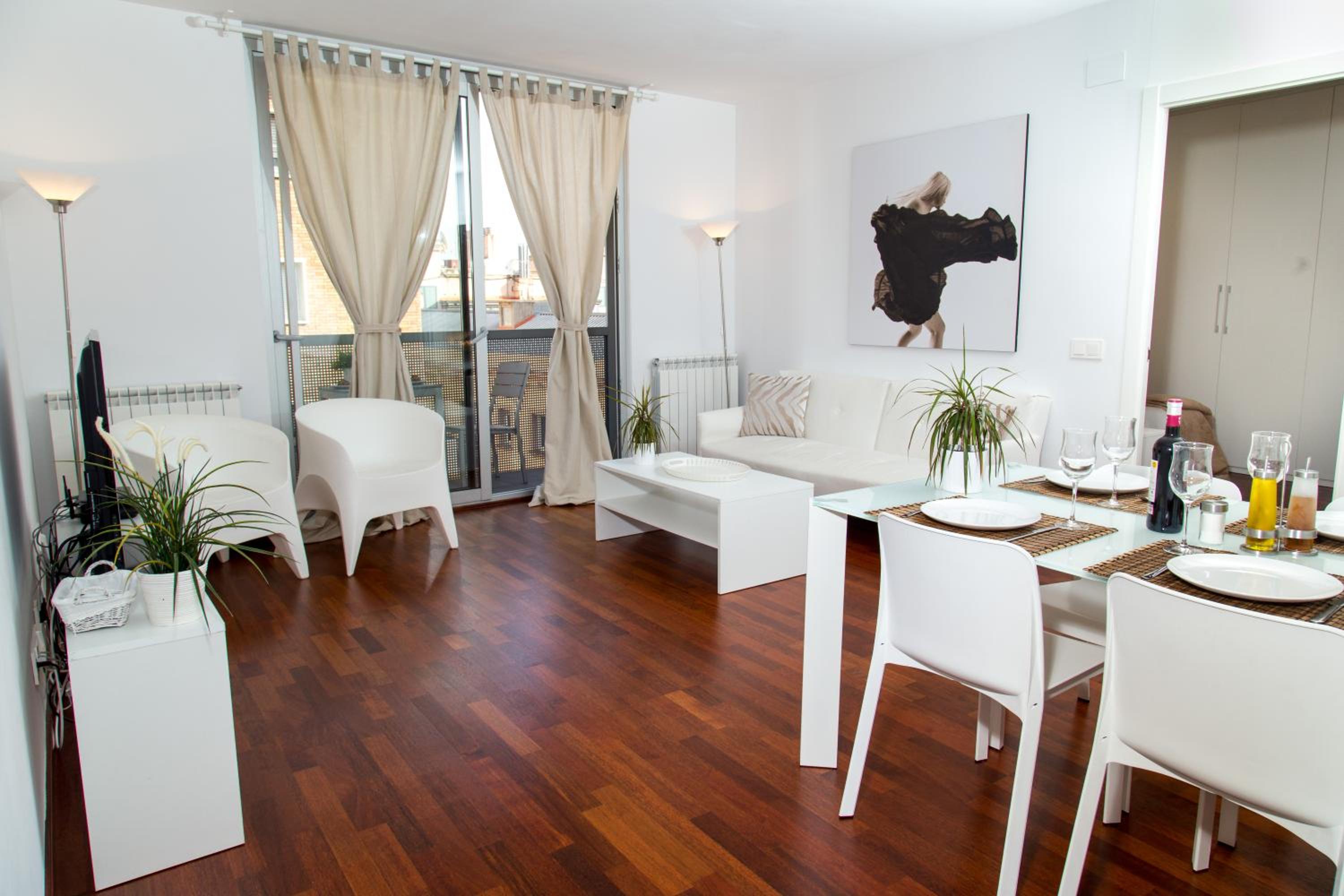 Apartamento de Dos Habitaciones con Balcón - Ático