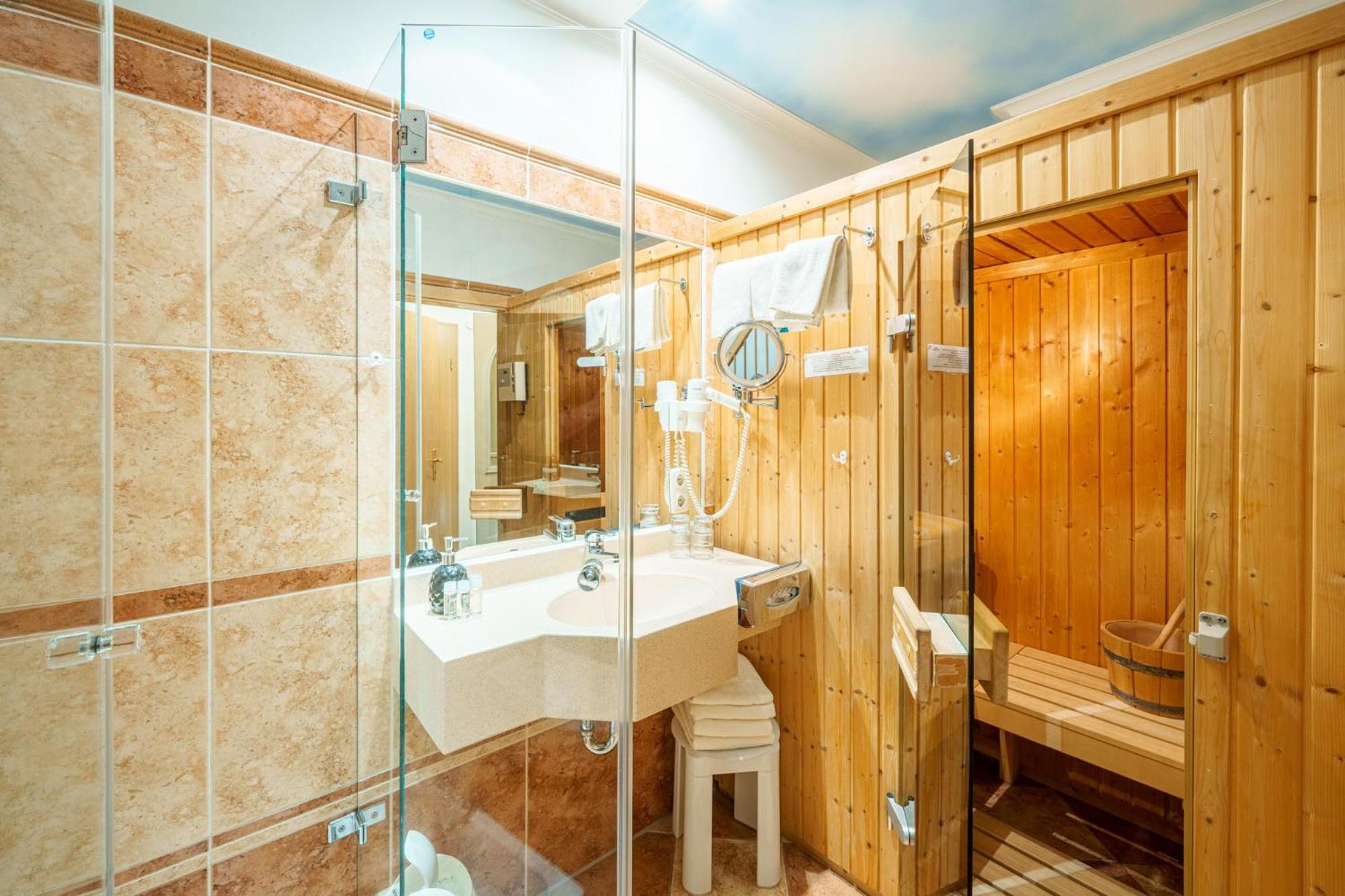 Deluxe Family Suite photo 3