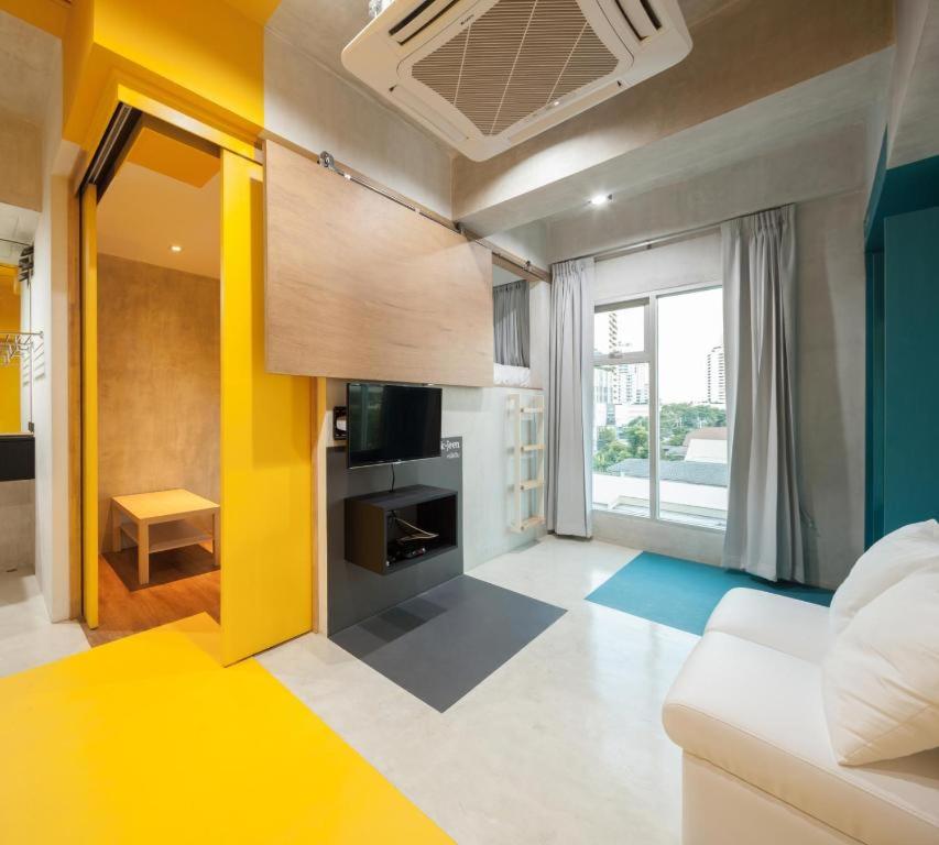 Family Room with Private Bathroom photo 3