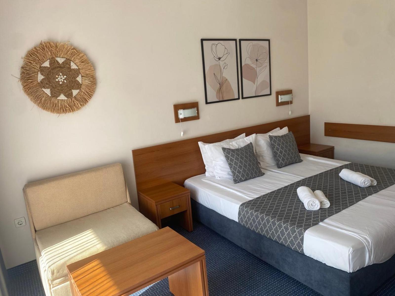 Double or Twin Room with Balcony photo 2