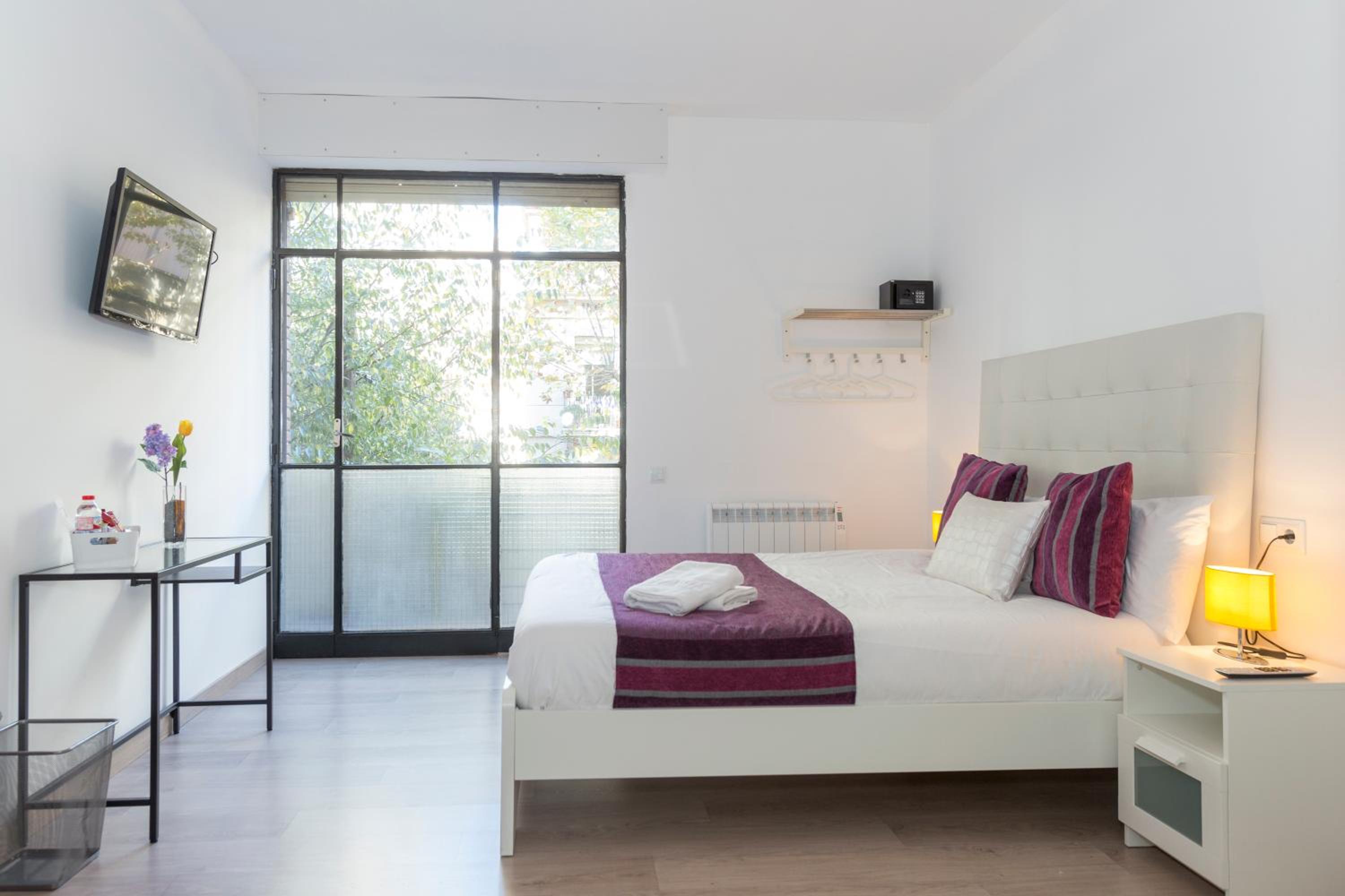 Deluxe Double Room with Balcony photo 3