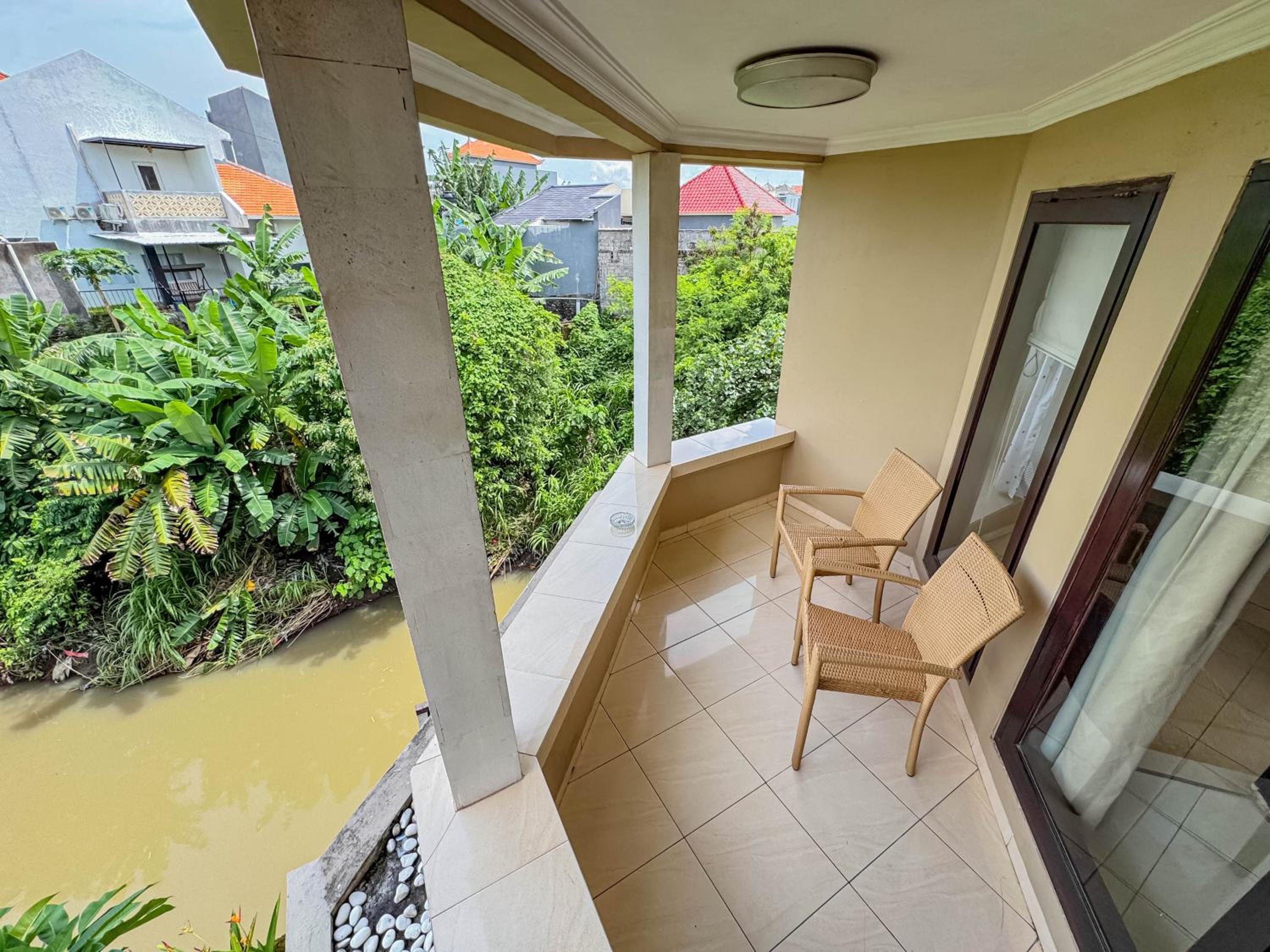 Suite with Lake View