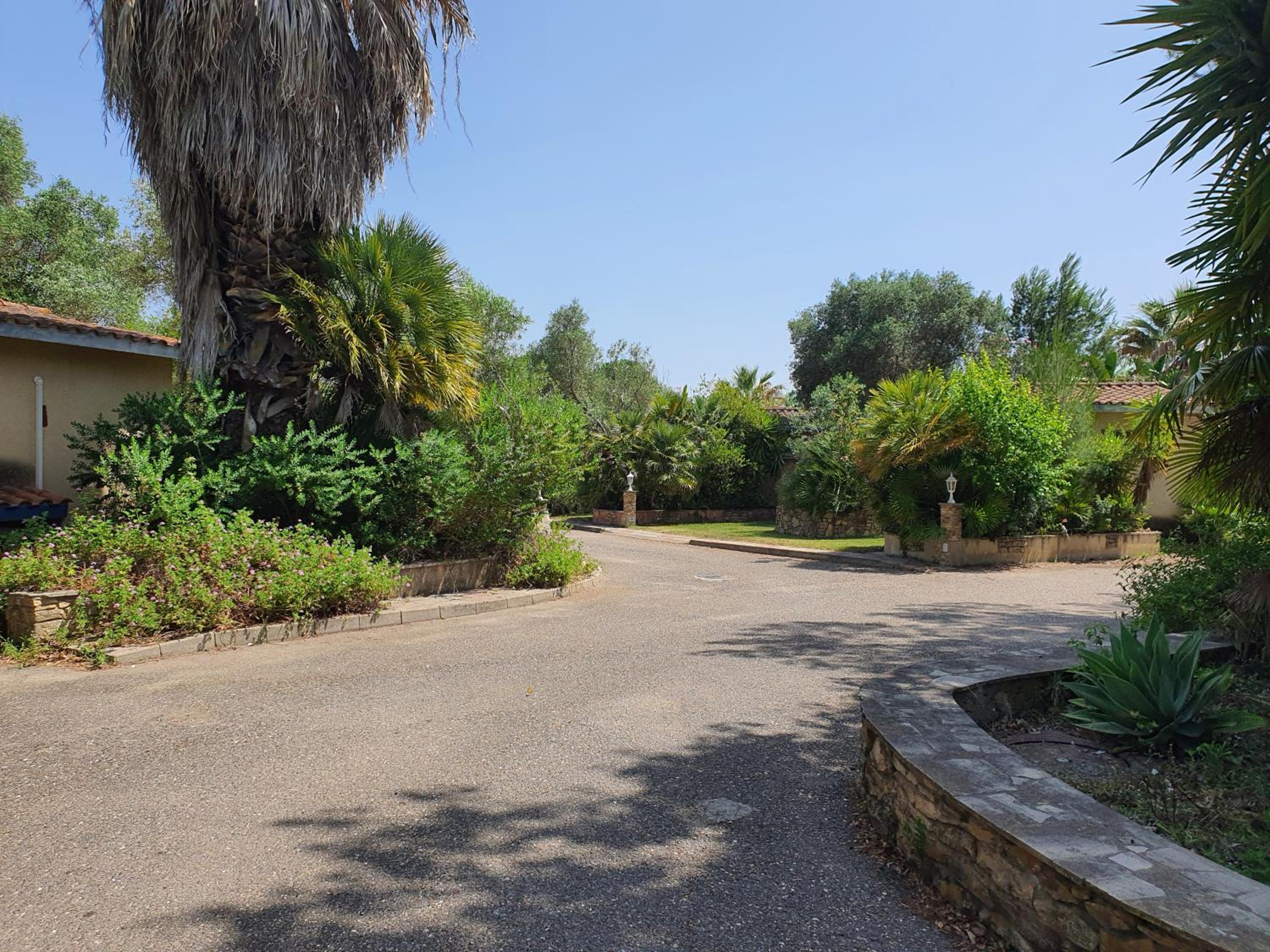 Bungalow with Garden View photo 2