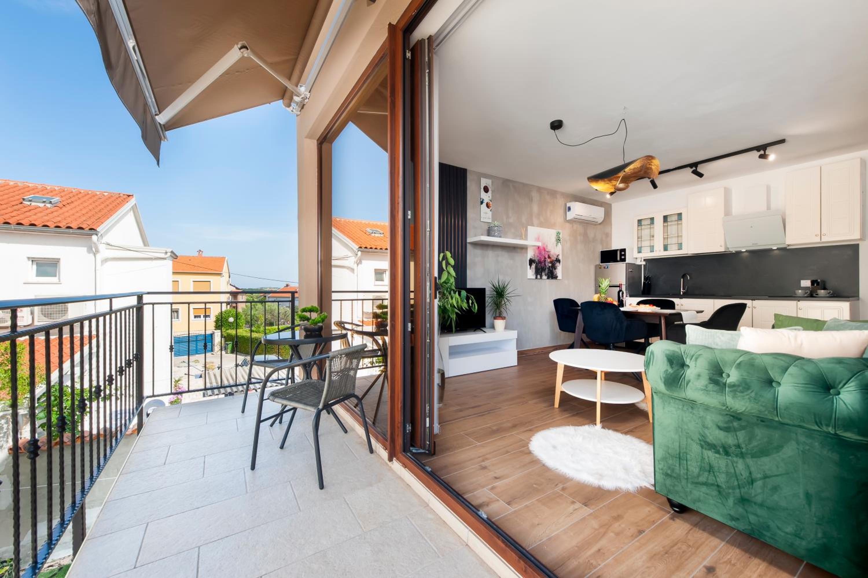 One-Bedroom Apartment with Balcony