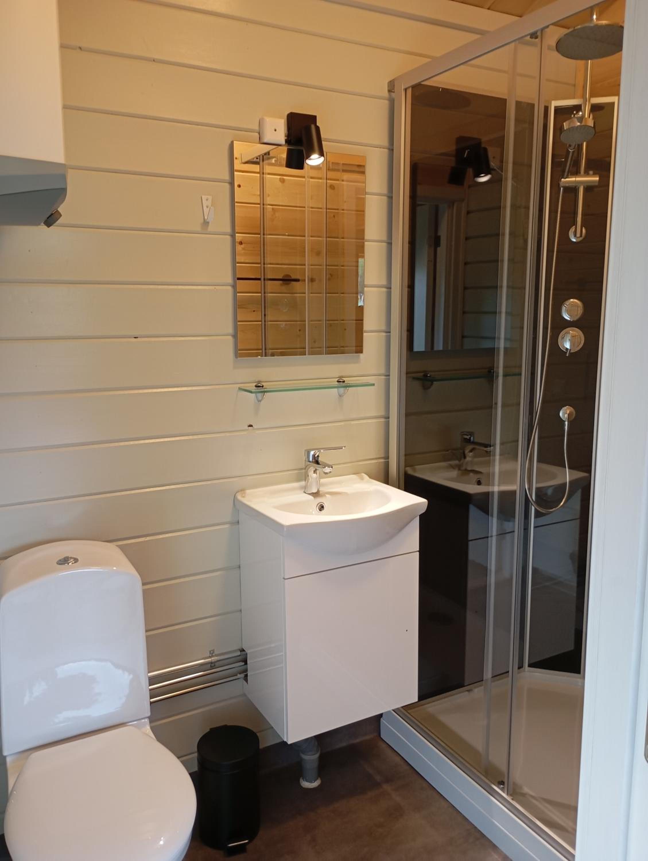 Deluxe Room (2 Adults + 1 Child) photo 1