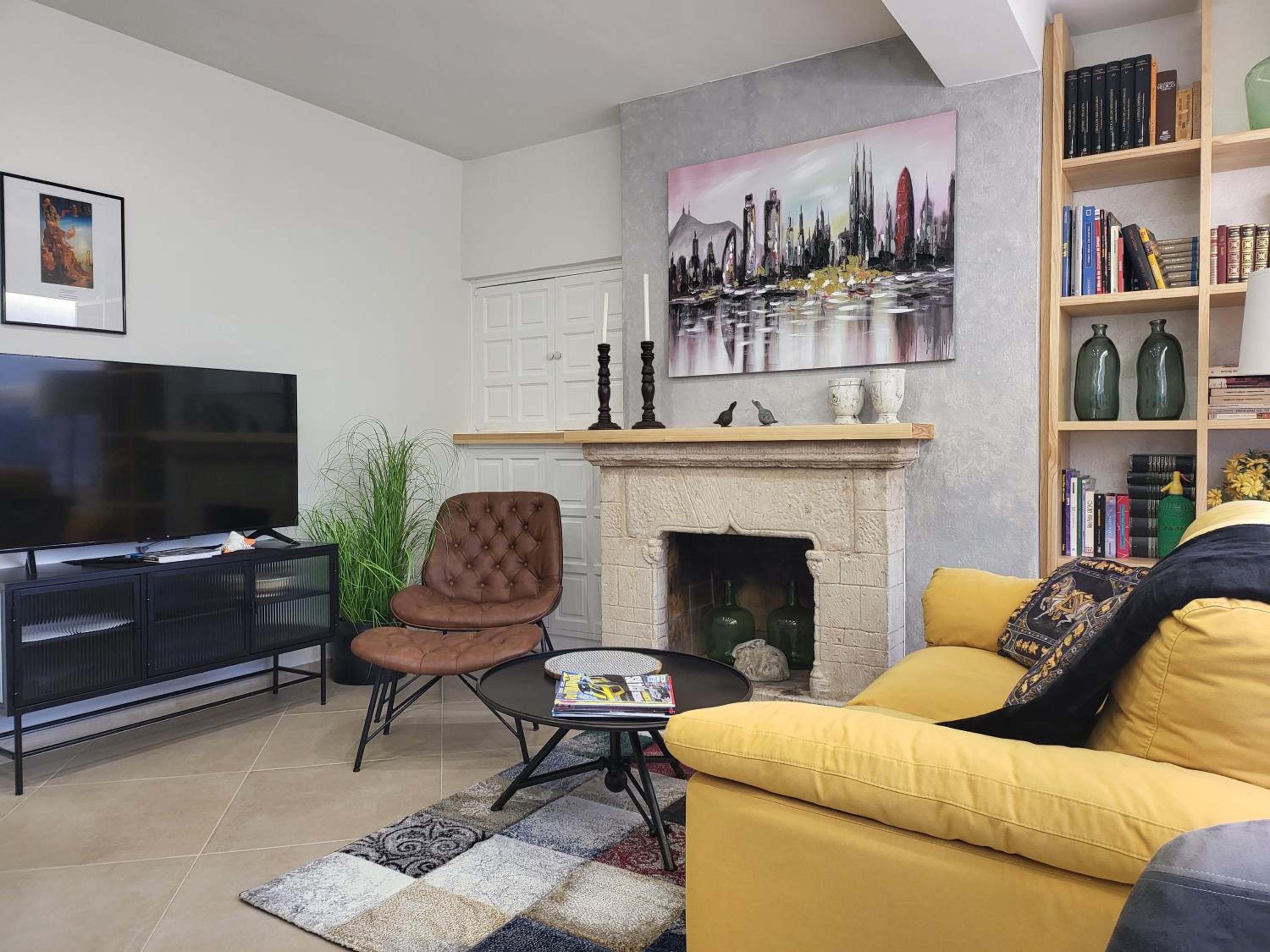 Deluxe One-Bedroom Apartment with City View