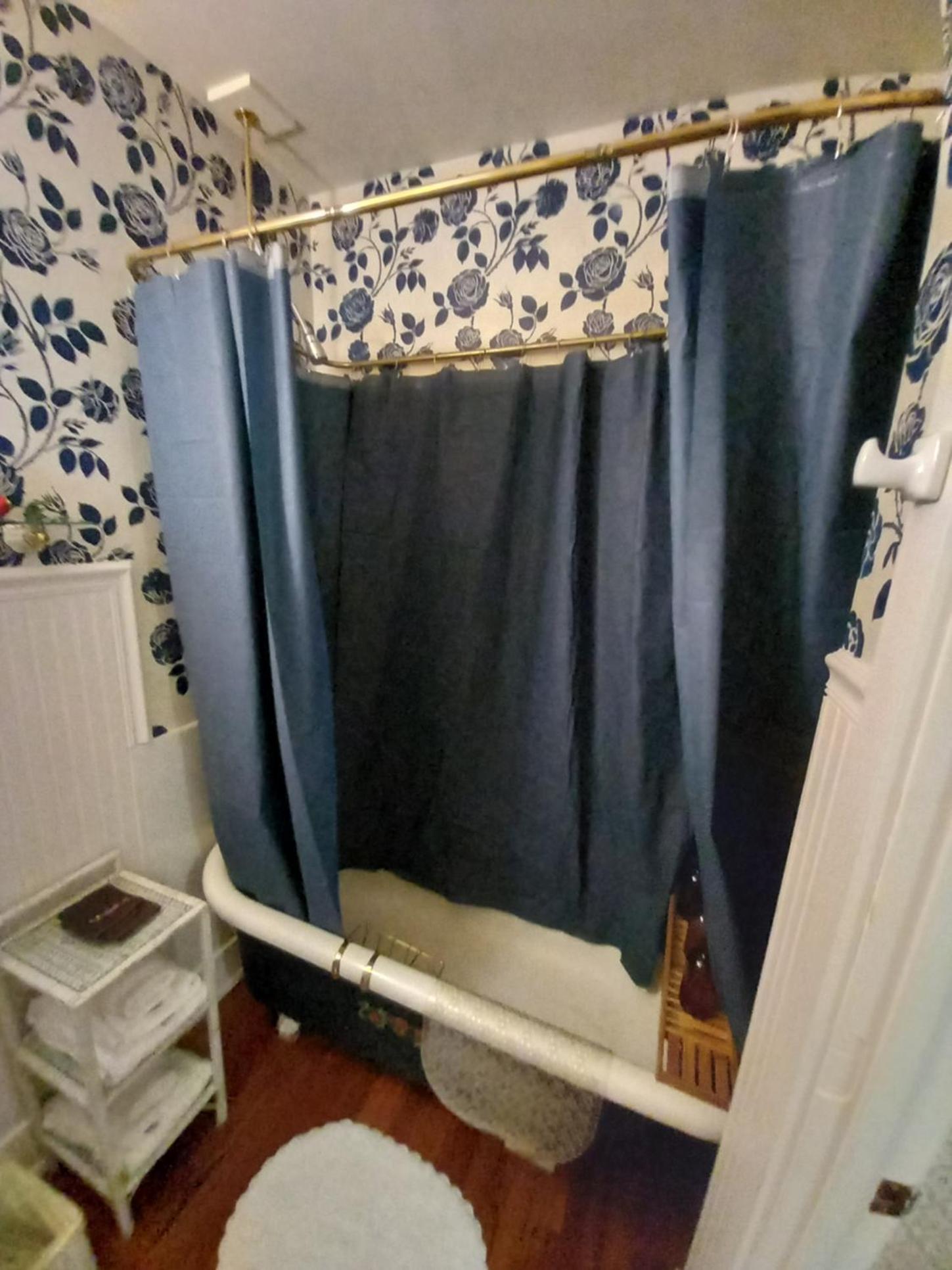 Deluxe Double Room with Bath - Photo 3