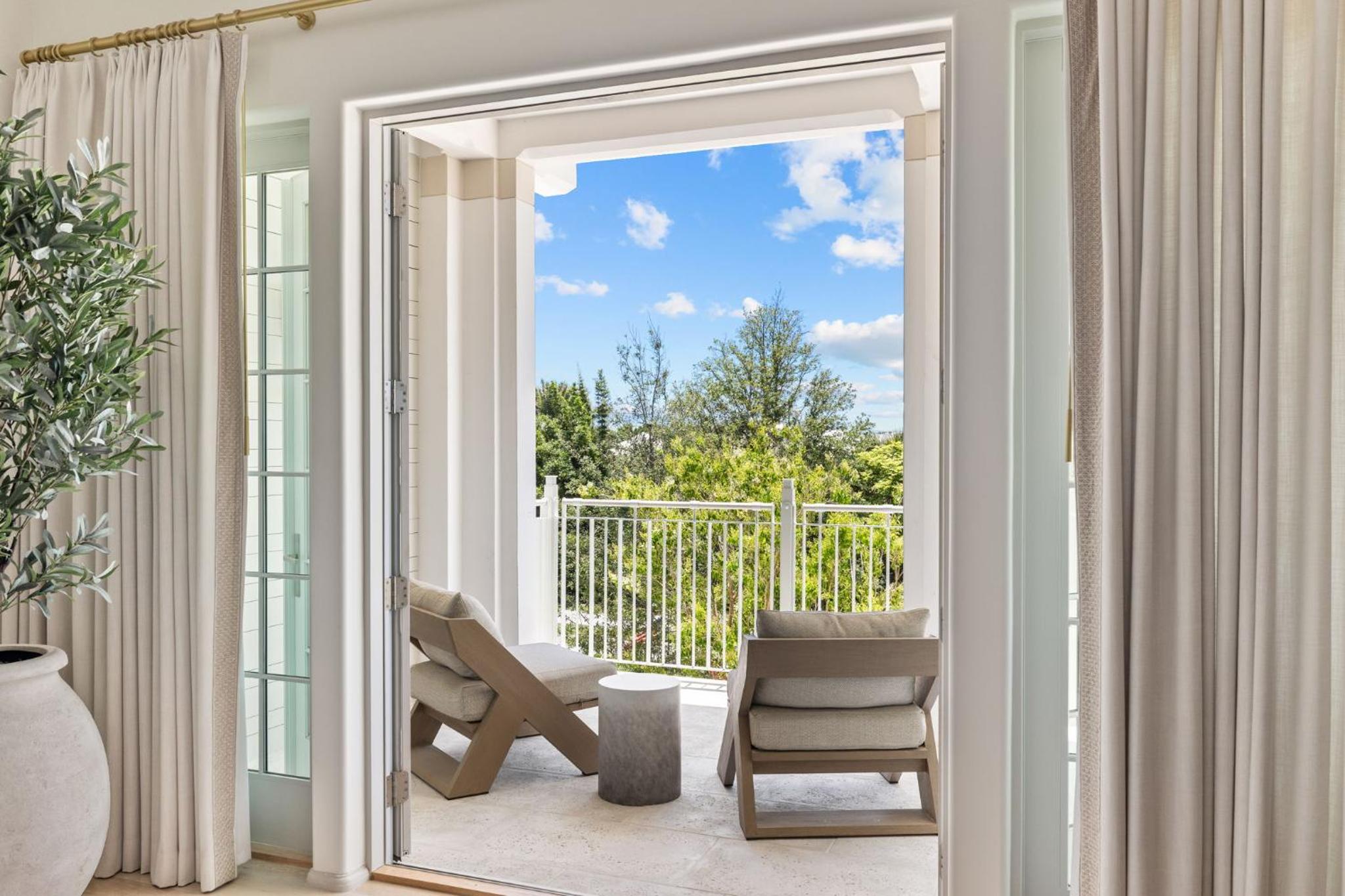 Two-Bedroom Deluxe Apartment with Balcony