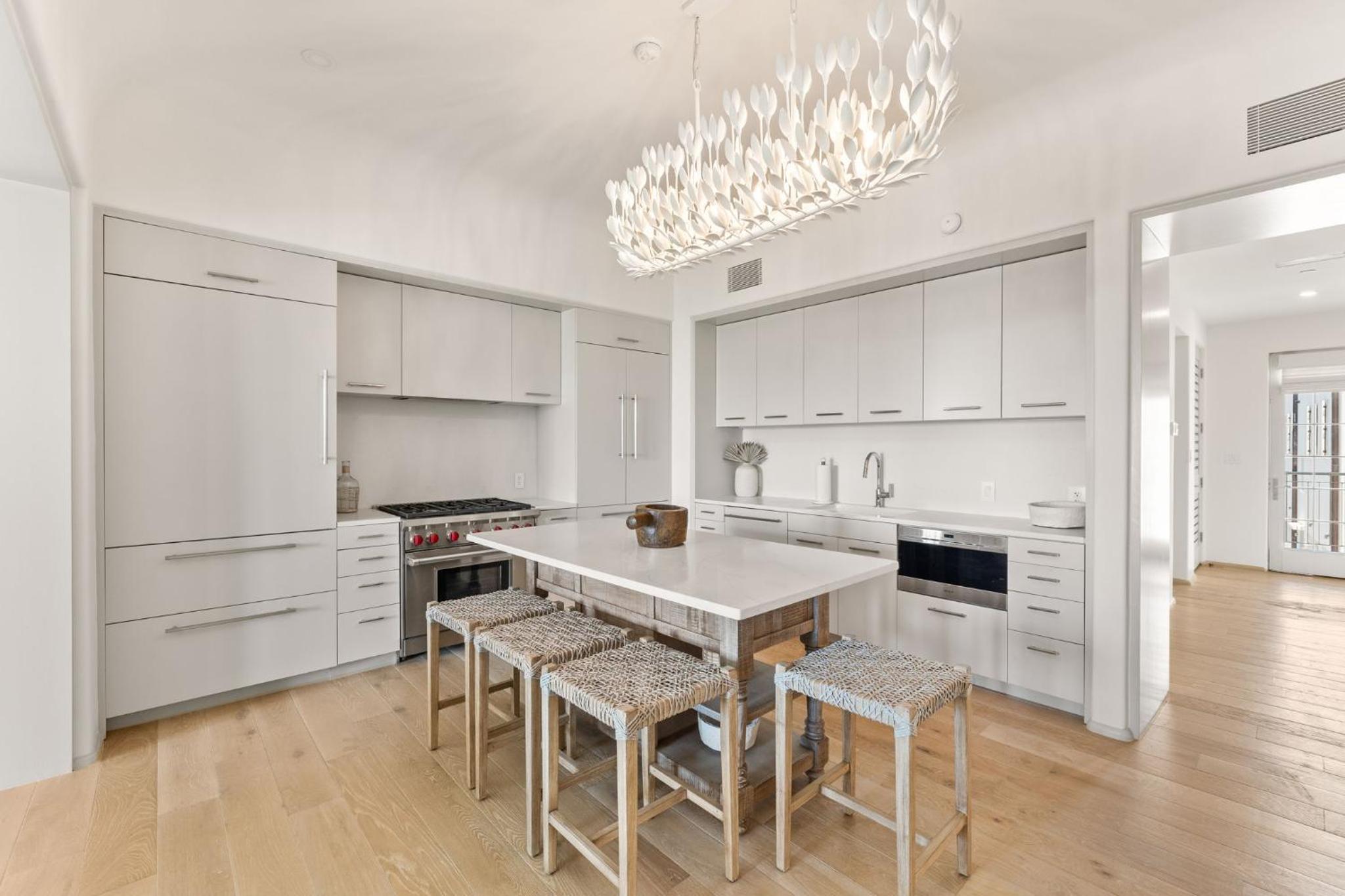 Two-Bedroom Deluxe Apartment with Balcony photo 3