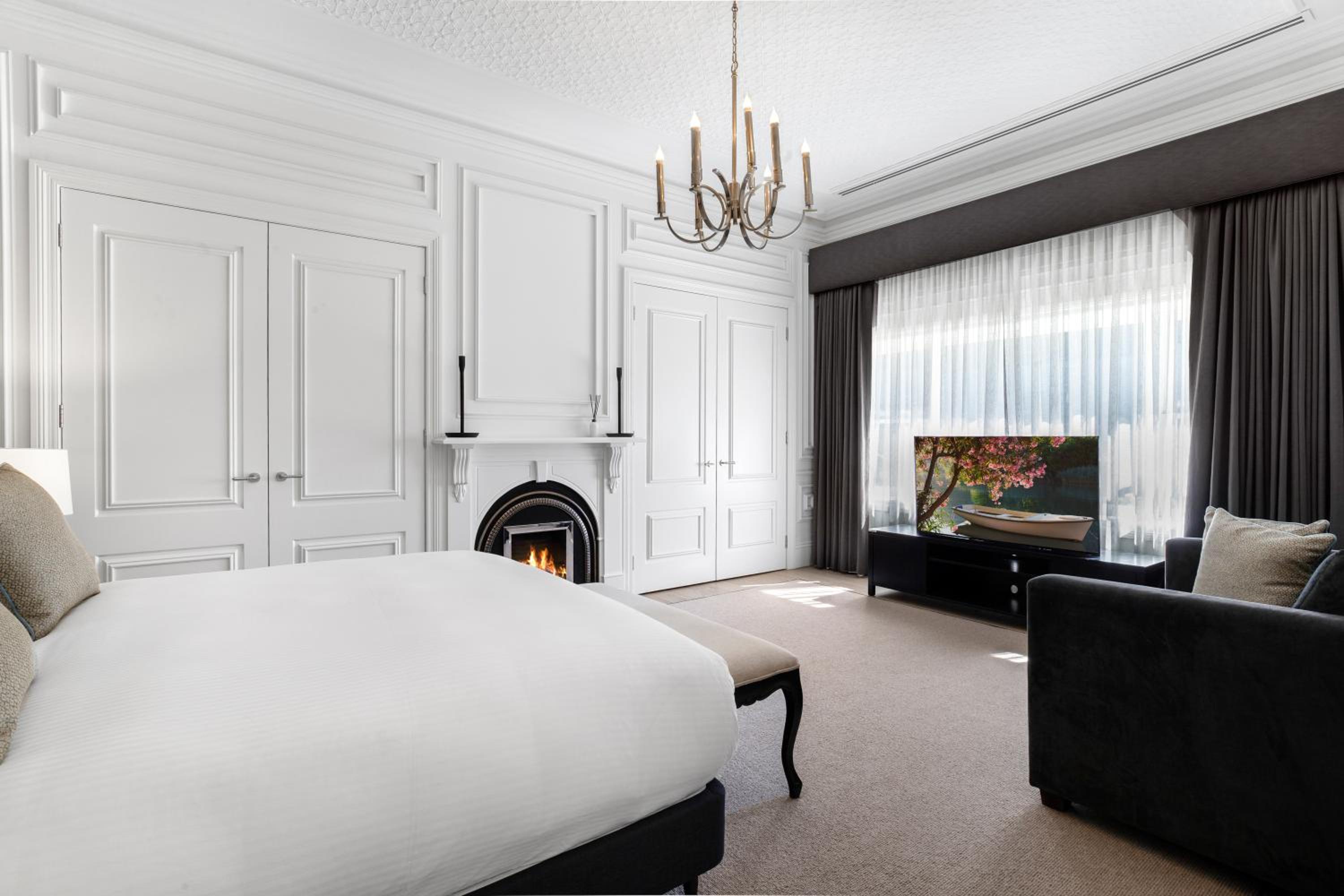 Deluxe King Suite