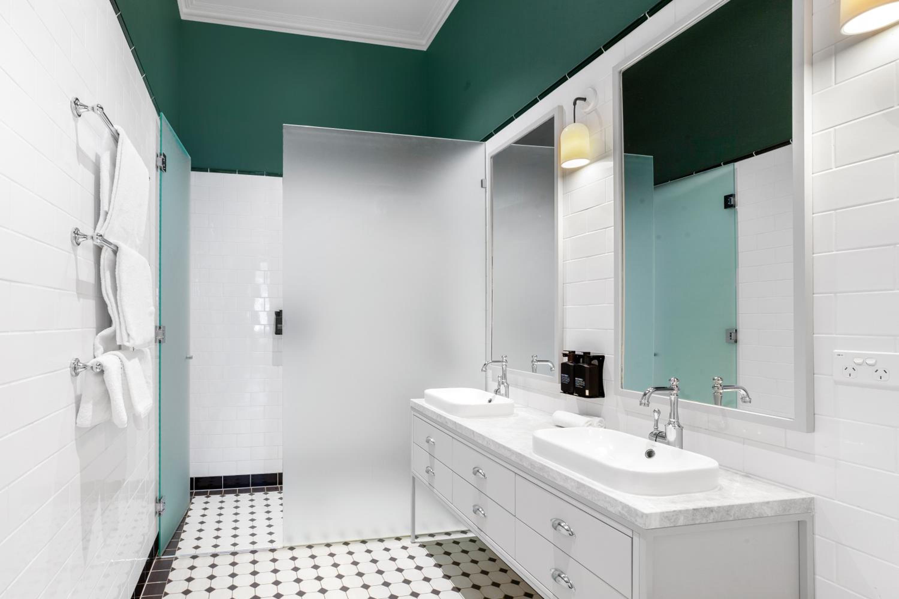 Deluxe King Suite