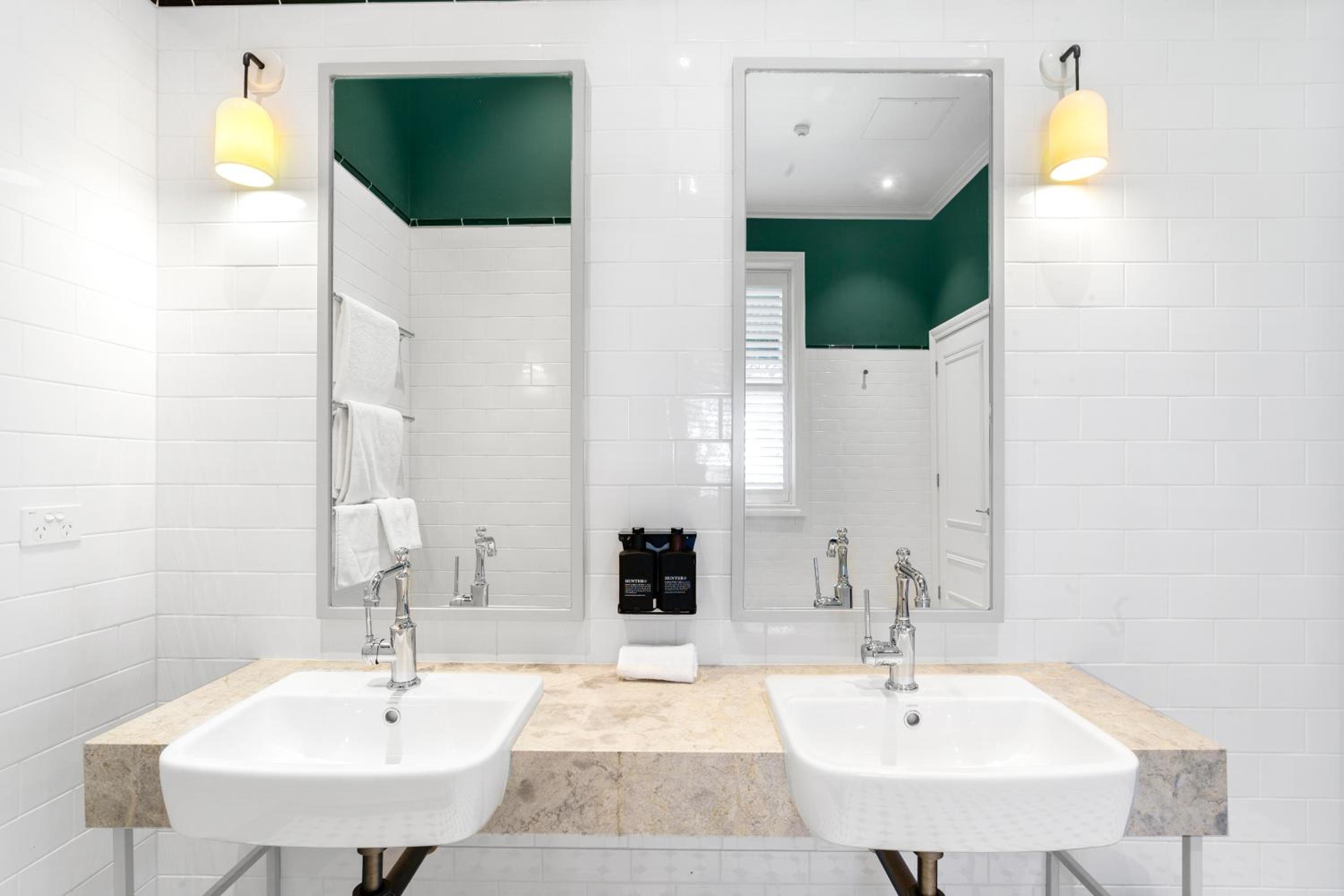 Deluxe King Suite