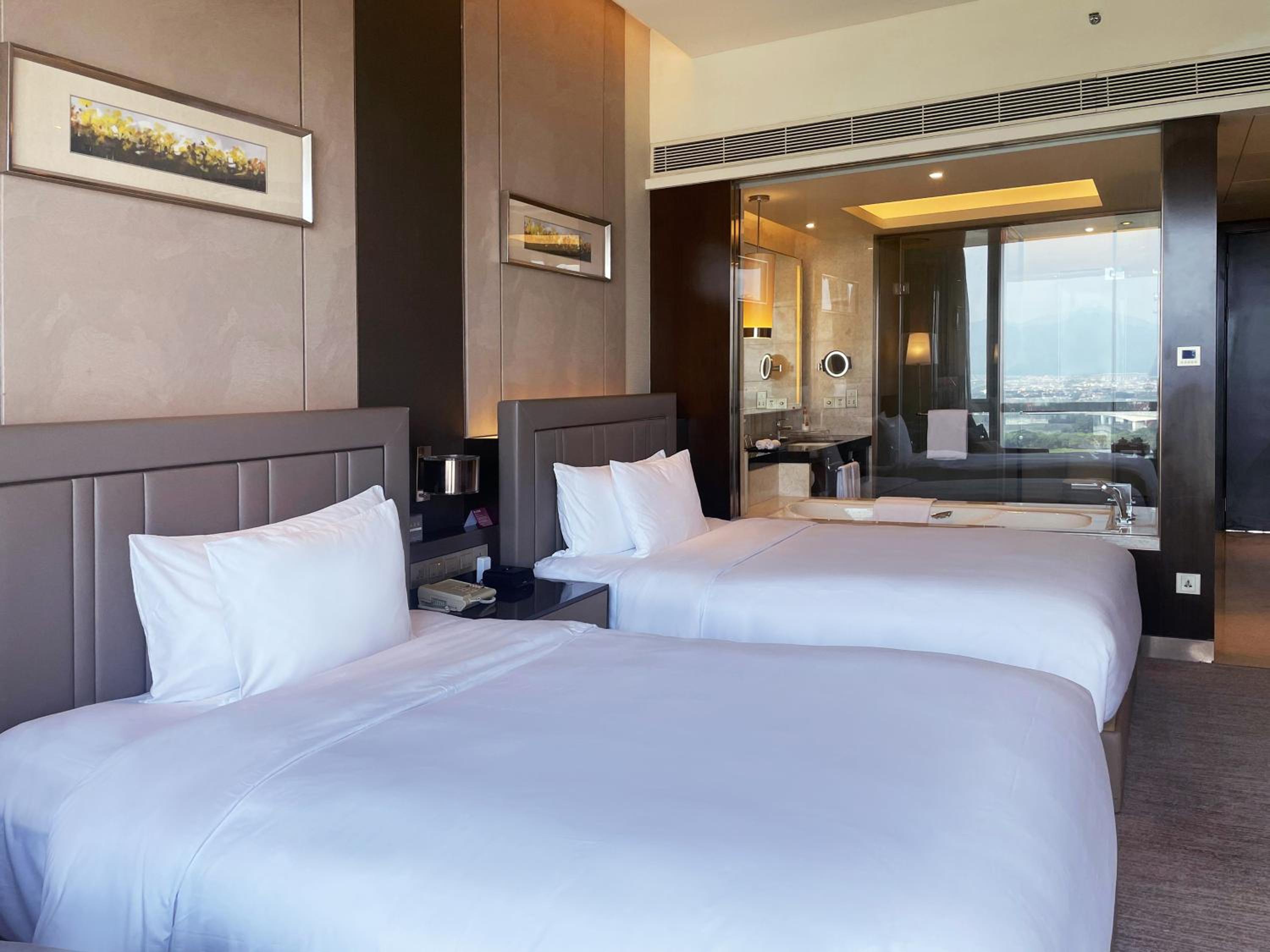 Premium Double Room with Two Double Beds and Lake View photo 2