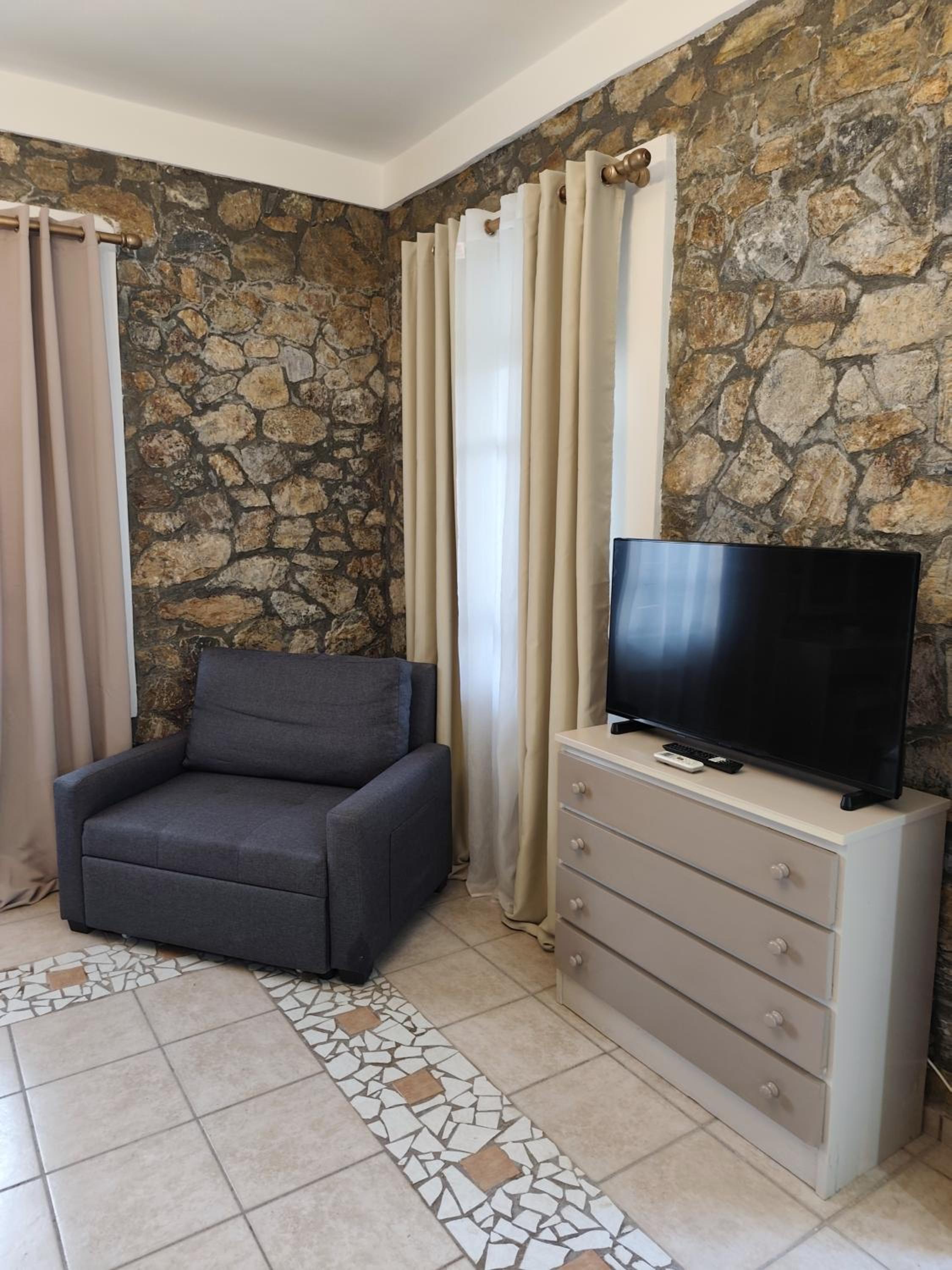 Junior Suite with Pool View photo 3