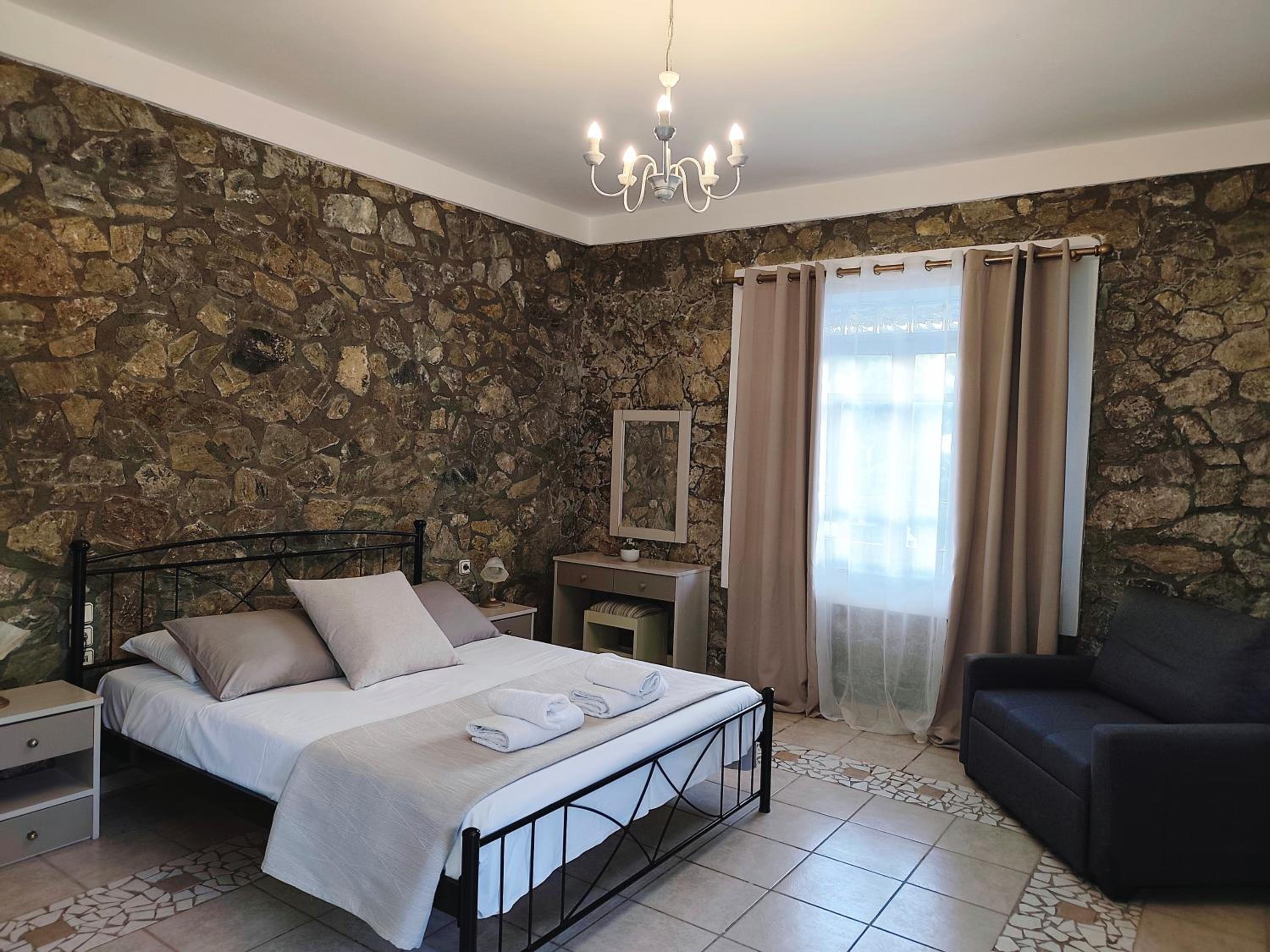 Junior Suite with Pool View photo 2