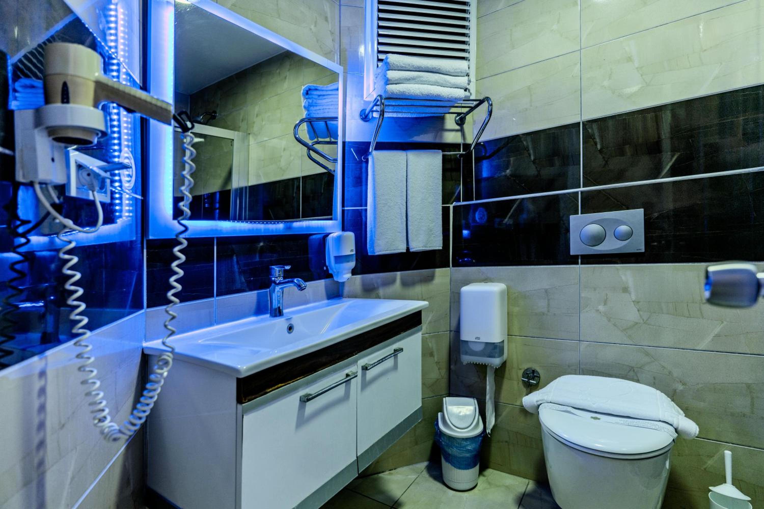Standard Twin Room - Photo 7