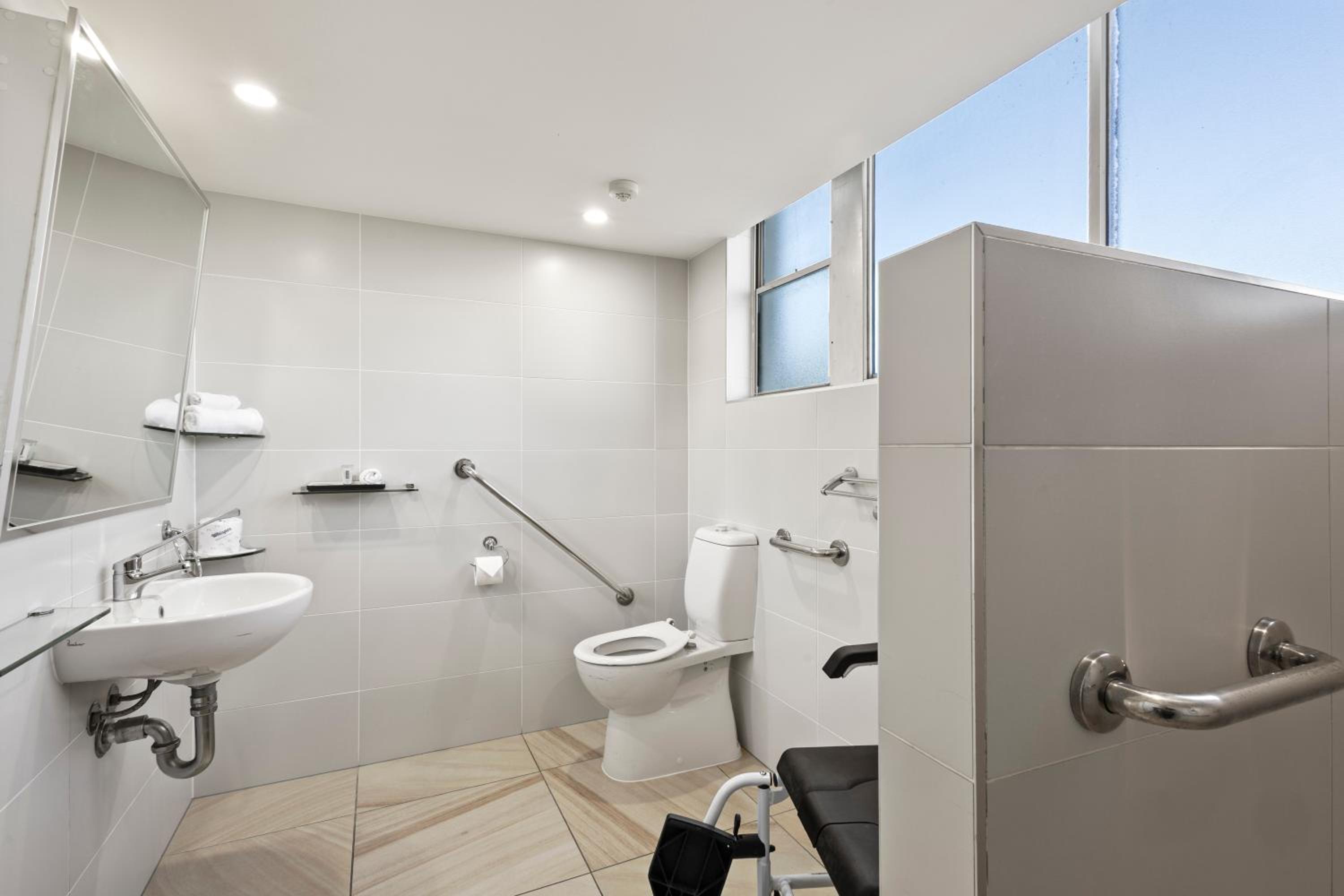 Wheelchair Friendly 3 Bedroom Apartment photo 3
