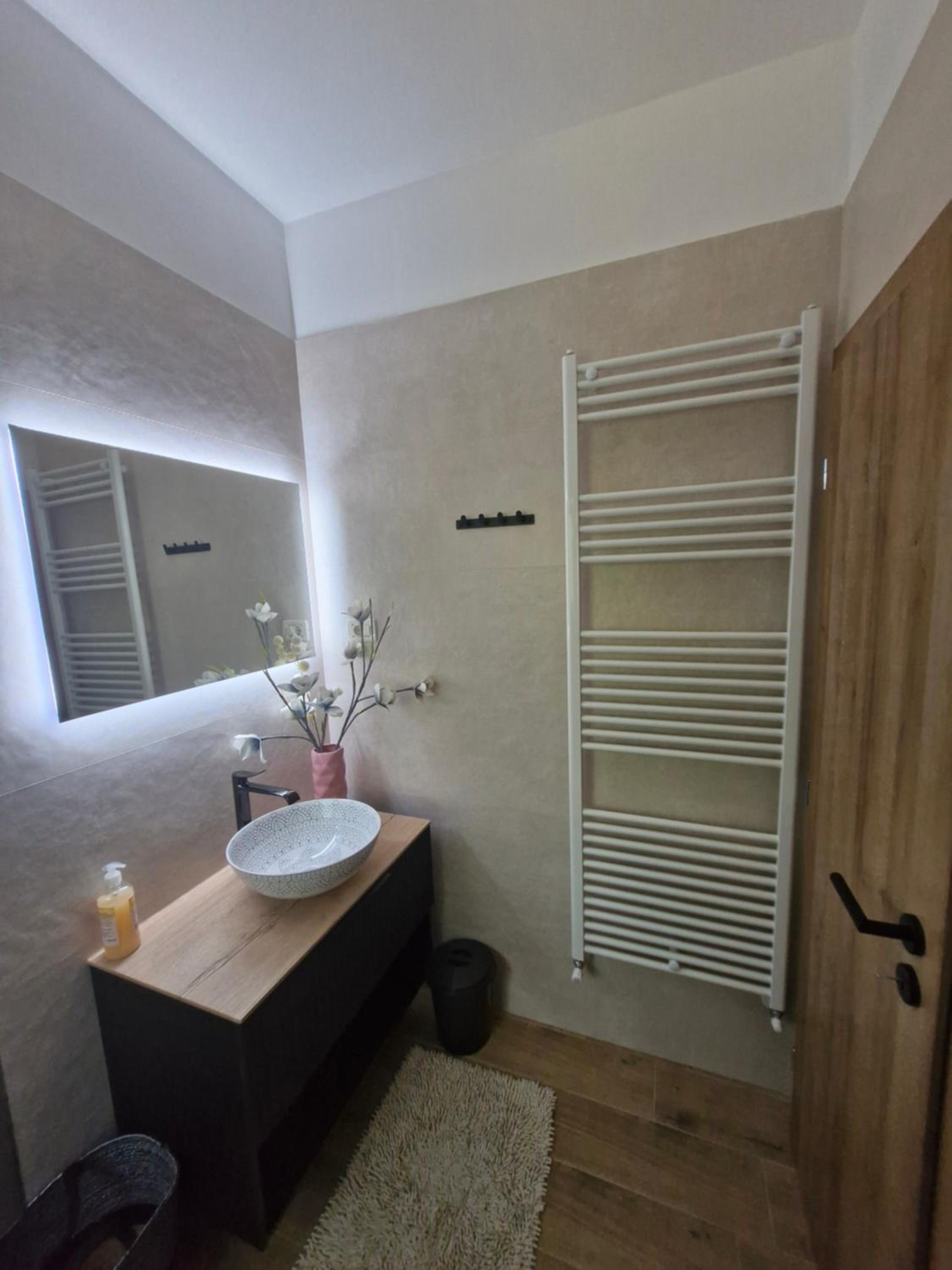Deluxe Double Room with Shower photo 2