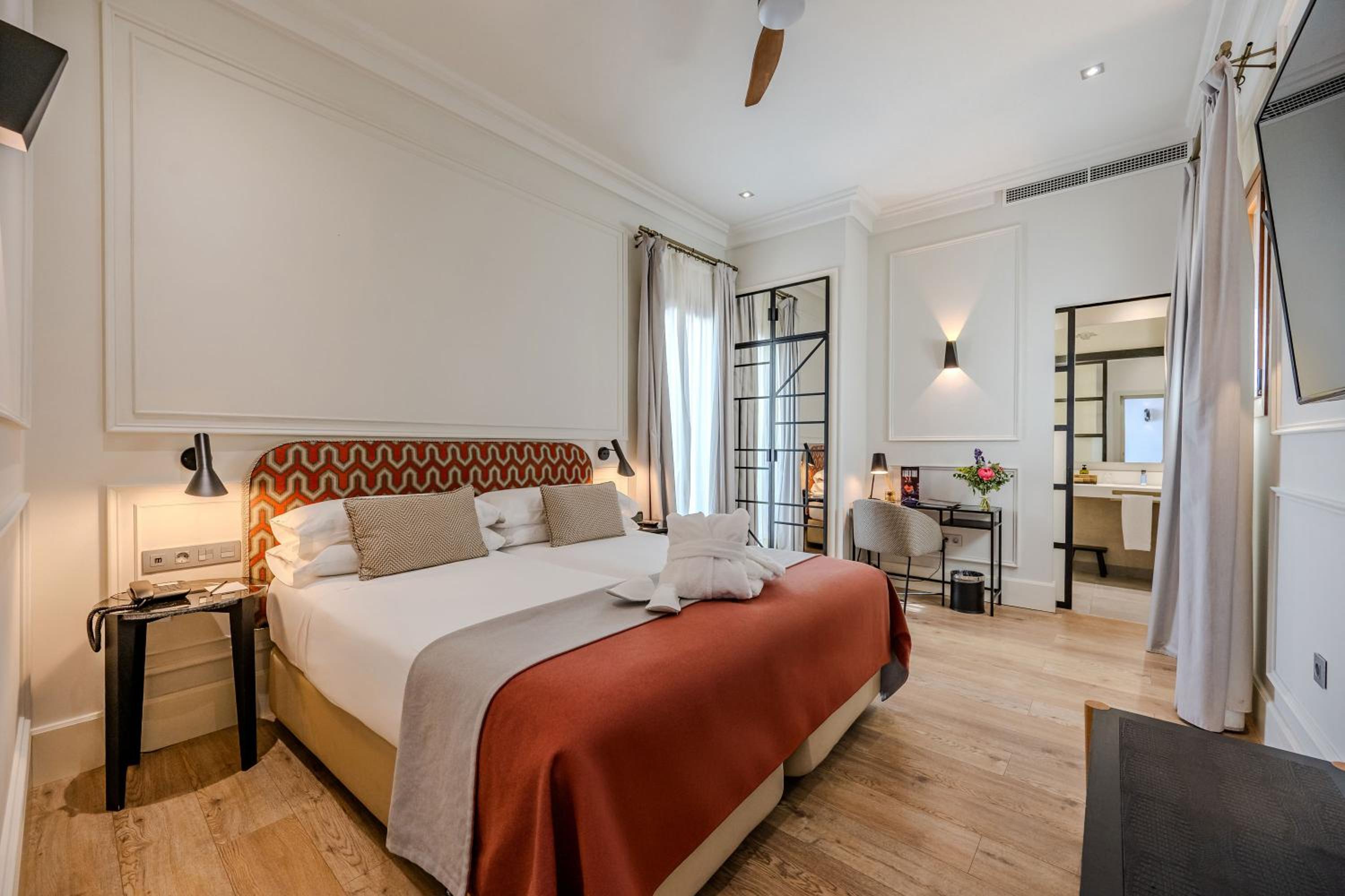 Deluxe Room With Solarium and pool access