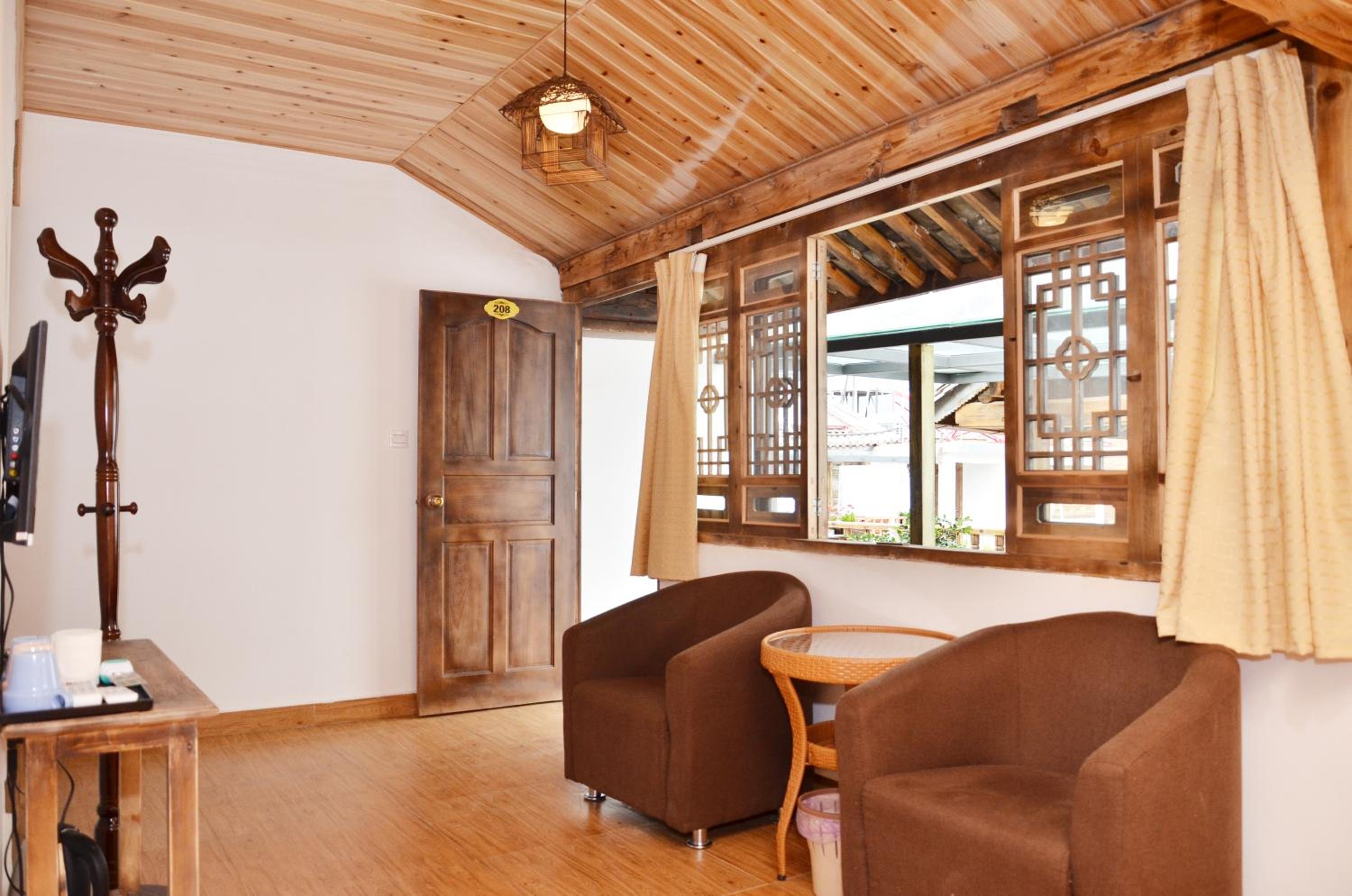 Family Room with Private Bathroom photo 3