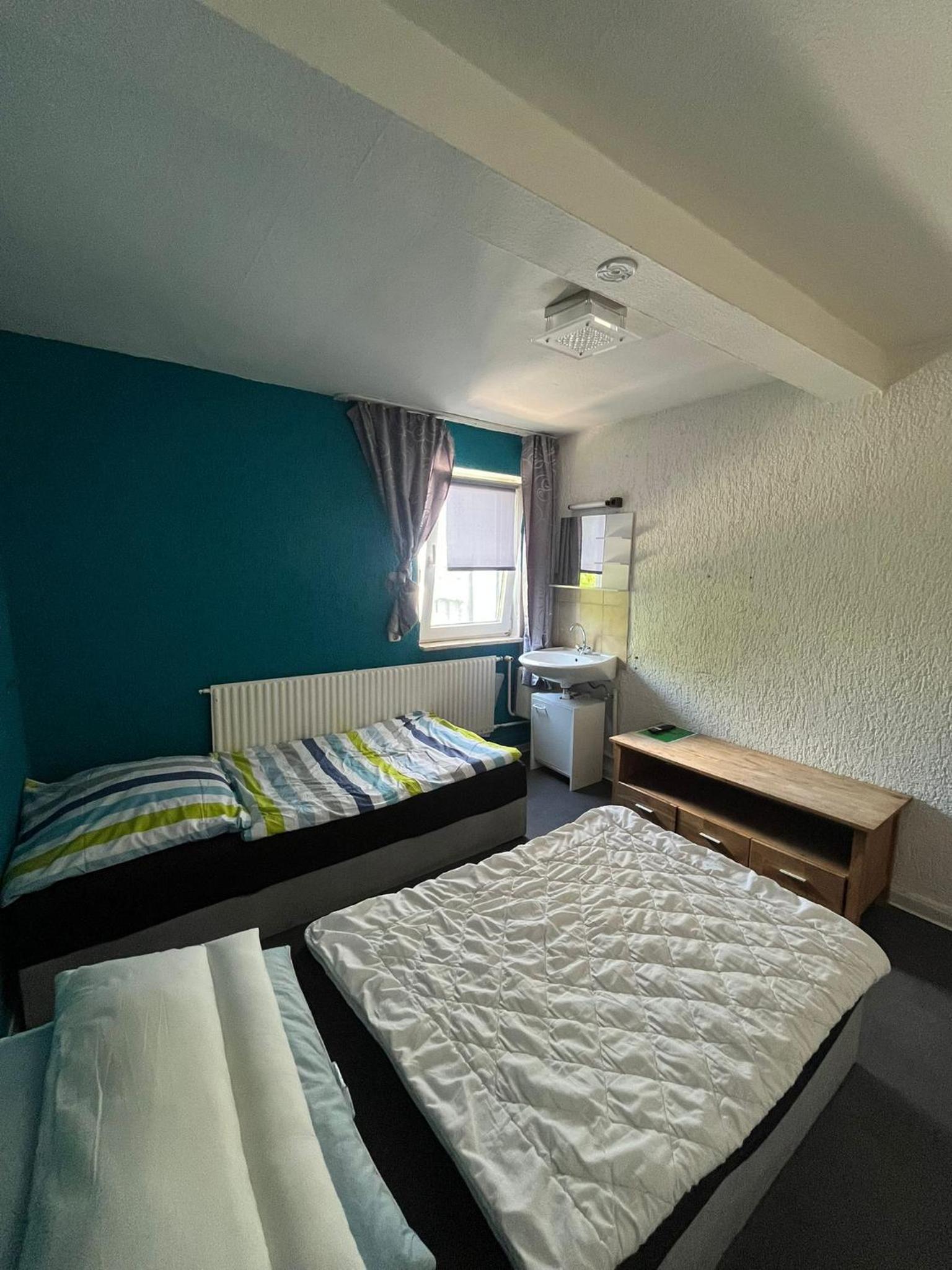 Double Room with Shared Bathroom photo 2
