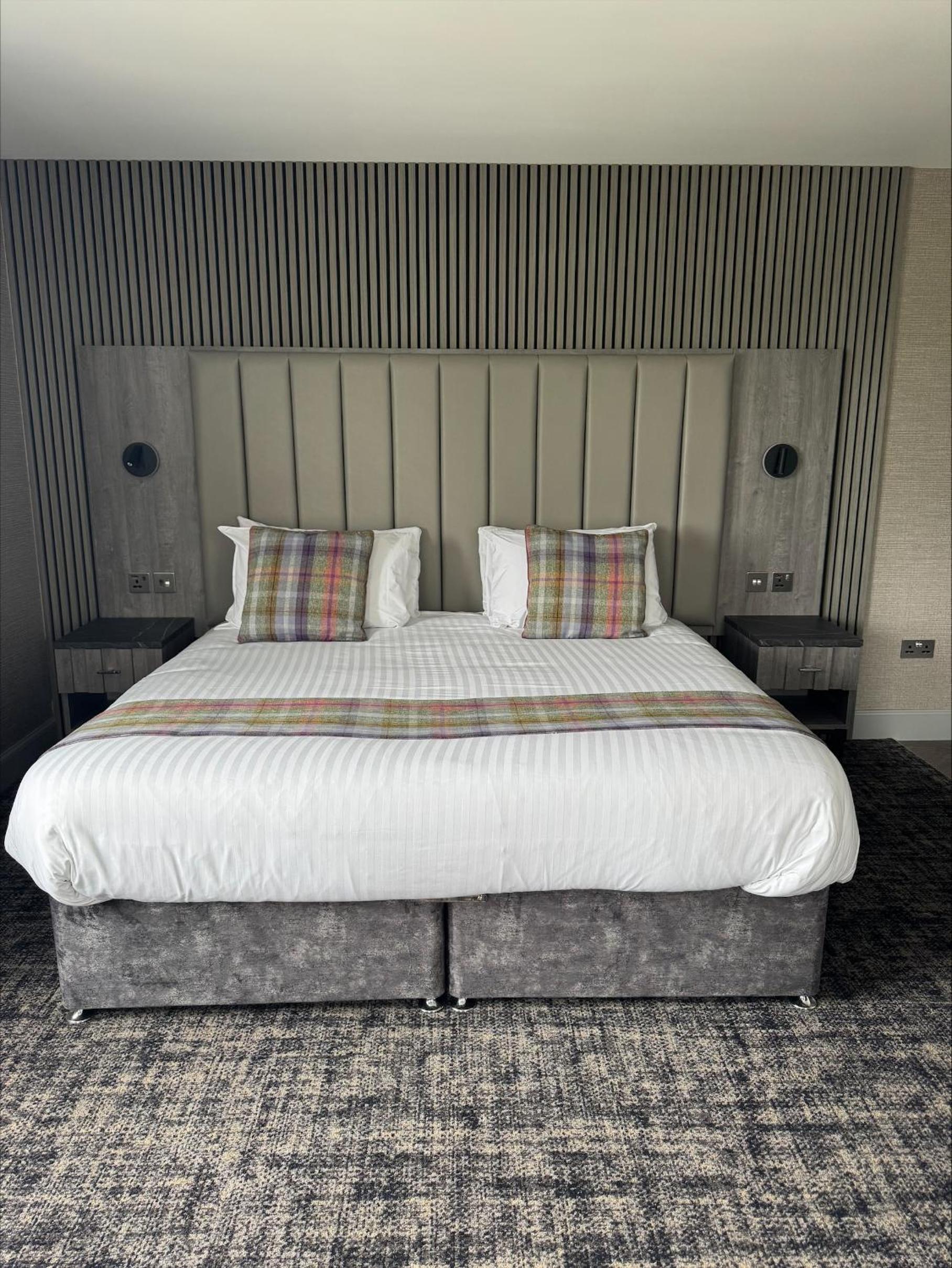 Superior King Room - Photo 3