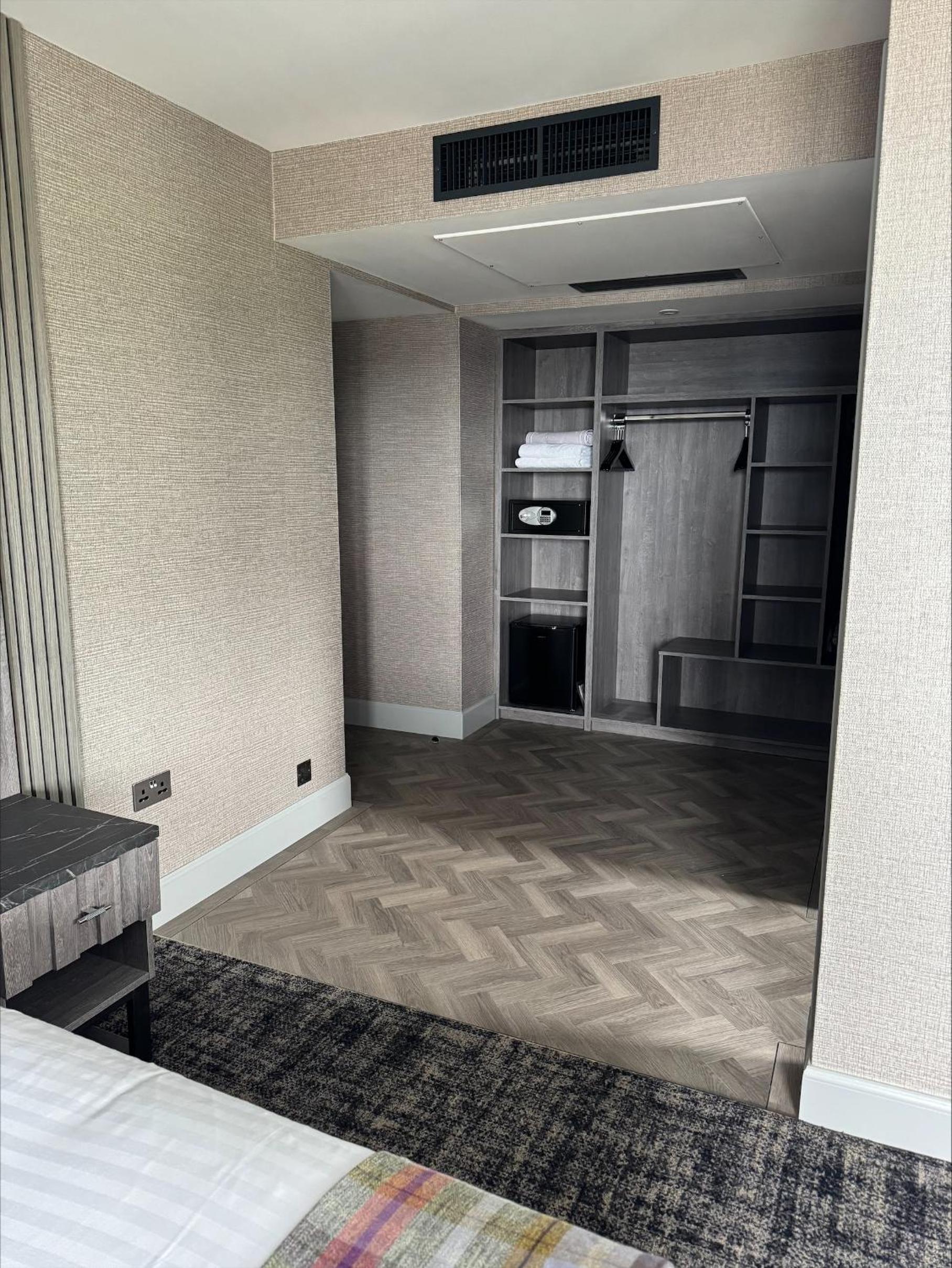 Superior King Room - Photo 4