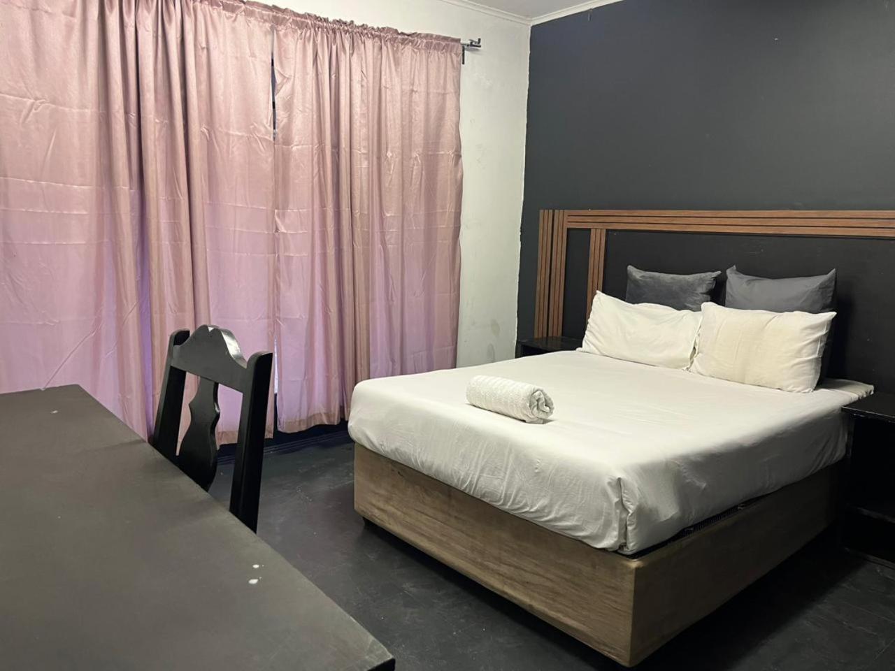 Economy Quadruple Room with Shared Bathroom photo 2