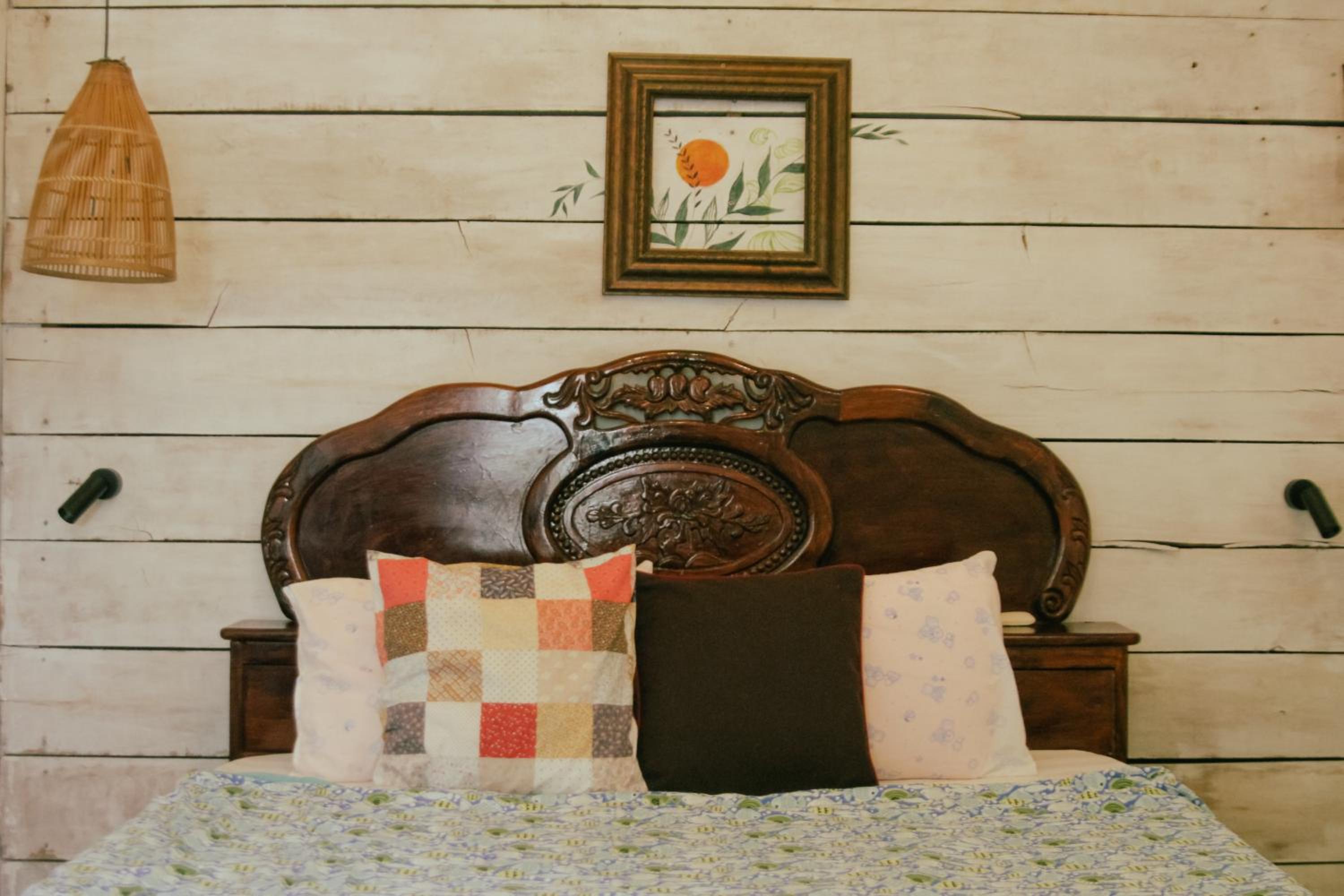 Queen Room photo 2