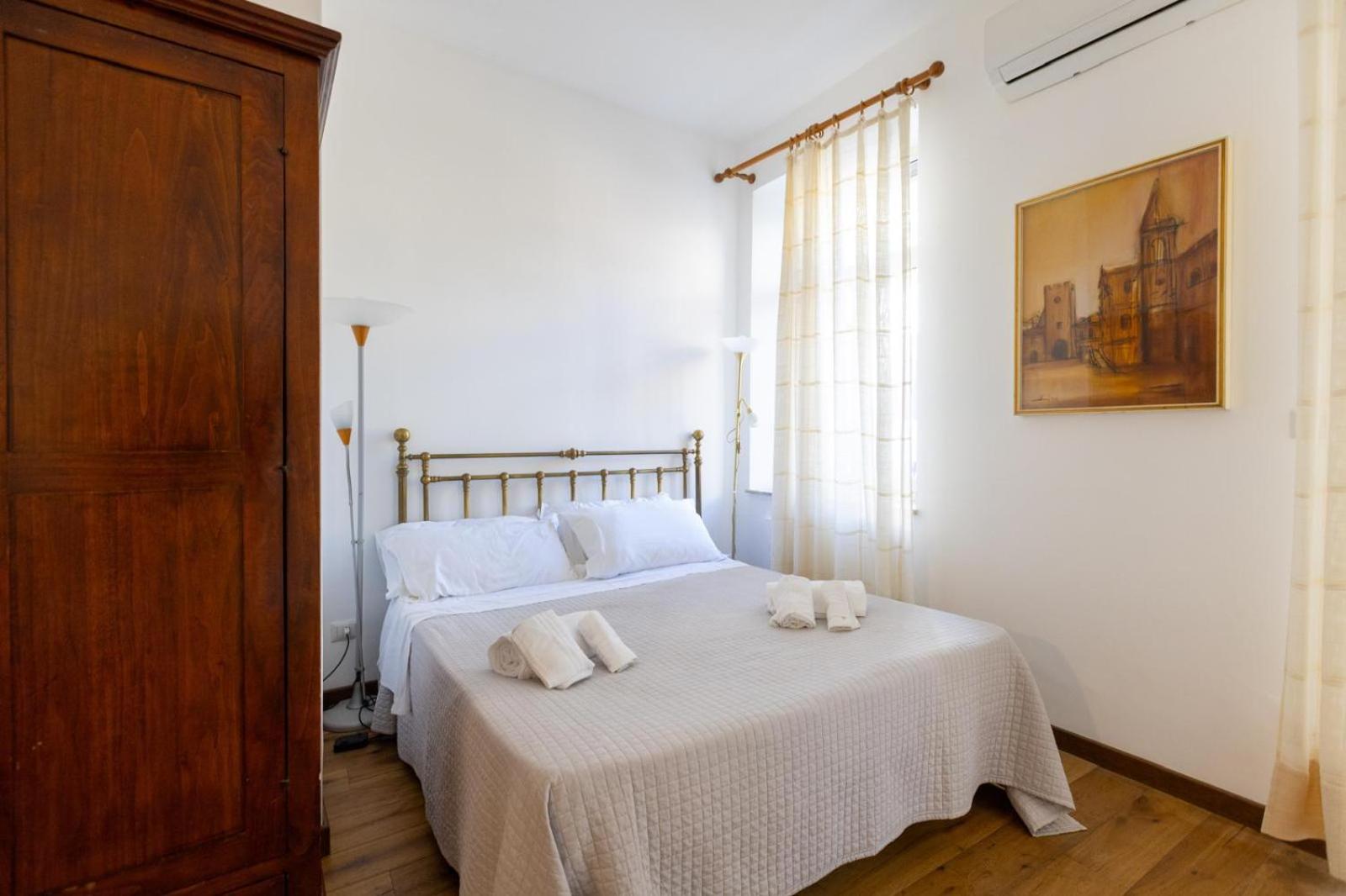 Appartamento con una camera con balcone