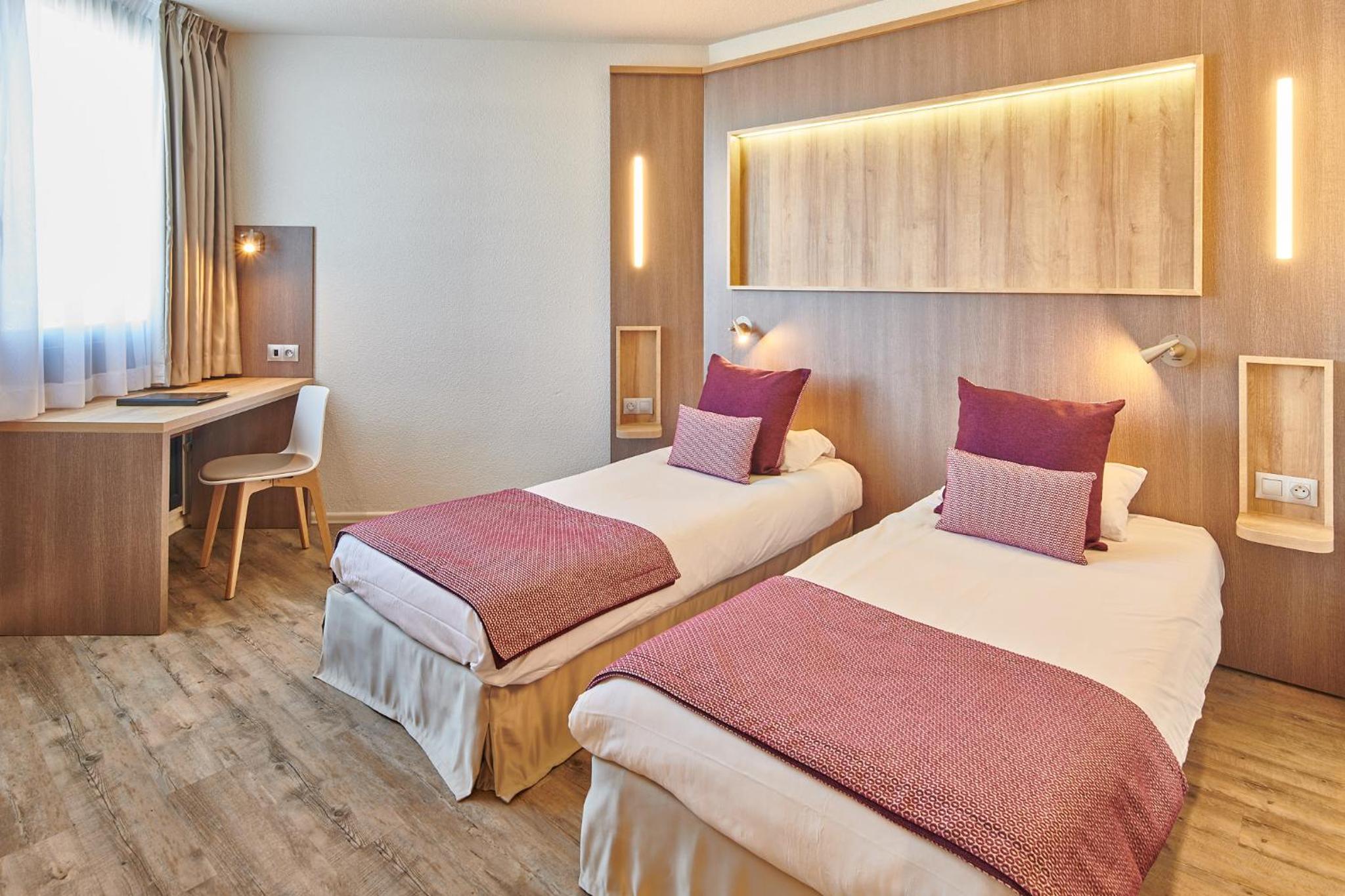 Double Room with River View - Photo 3