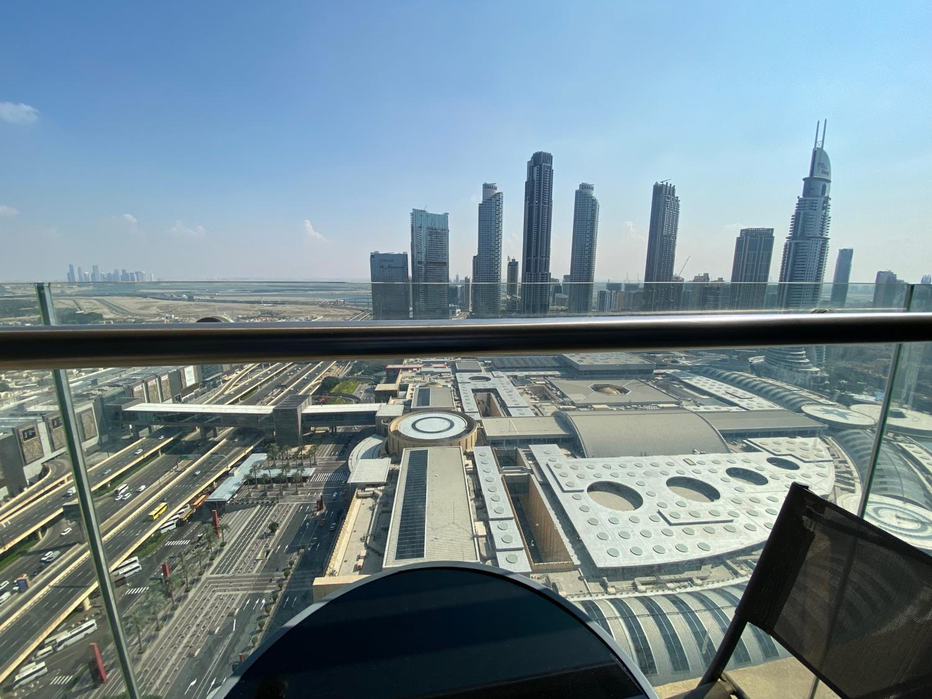 Deluxe One-Bedroom Apartment with City View photo 2