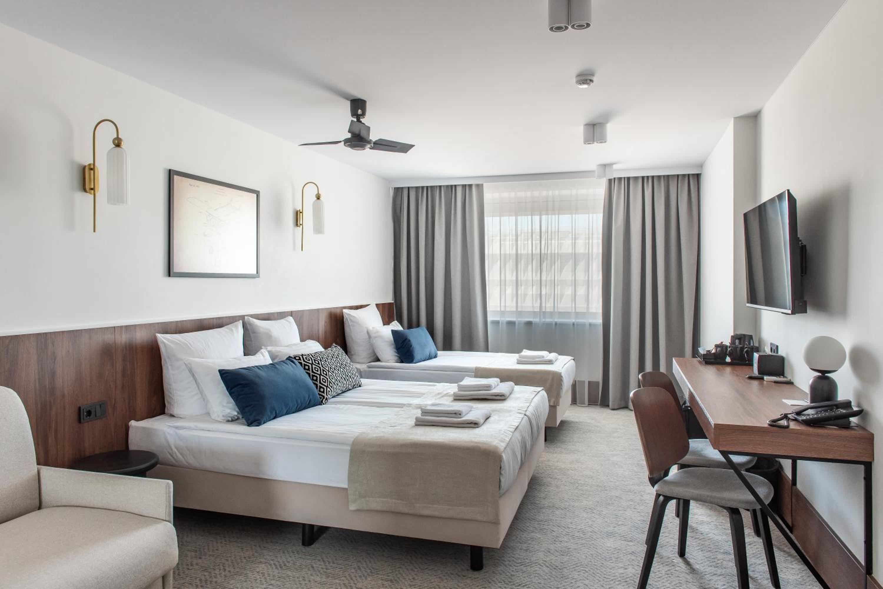 Business Triple Room with Extra Bed - Photo 4
