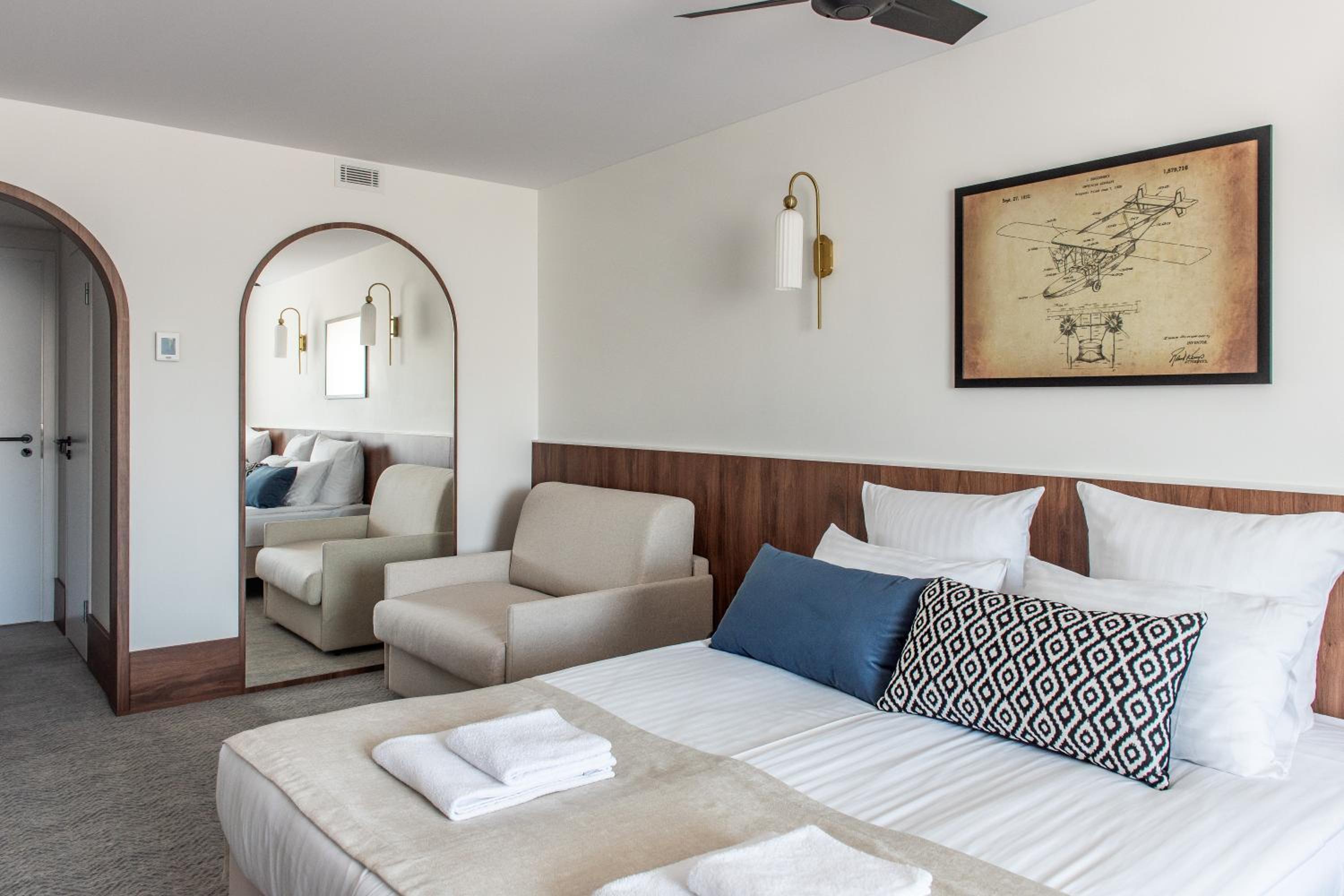 Business Triple Room with Extra Bed - Photo 5