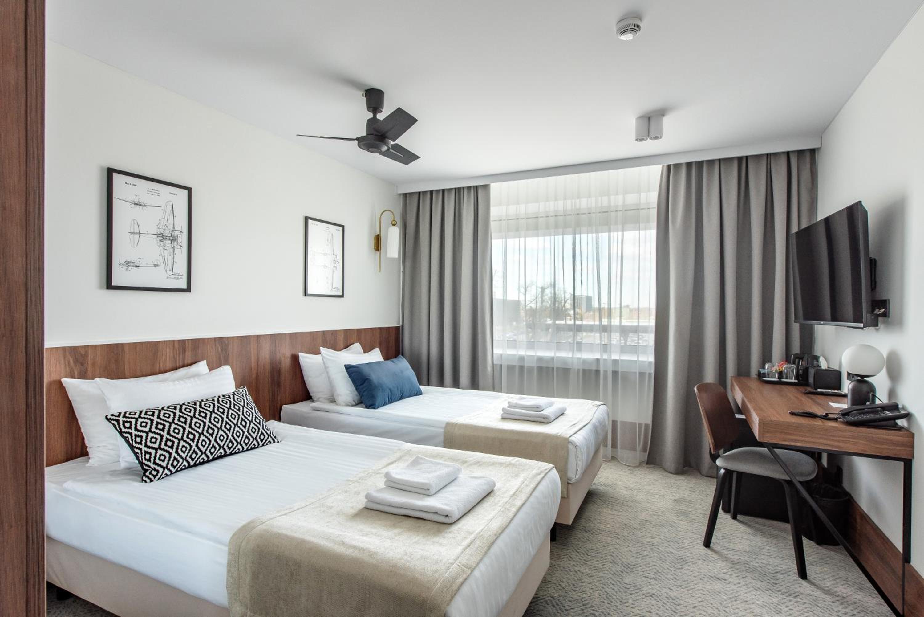 Business Twin Room - Photo 4
