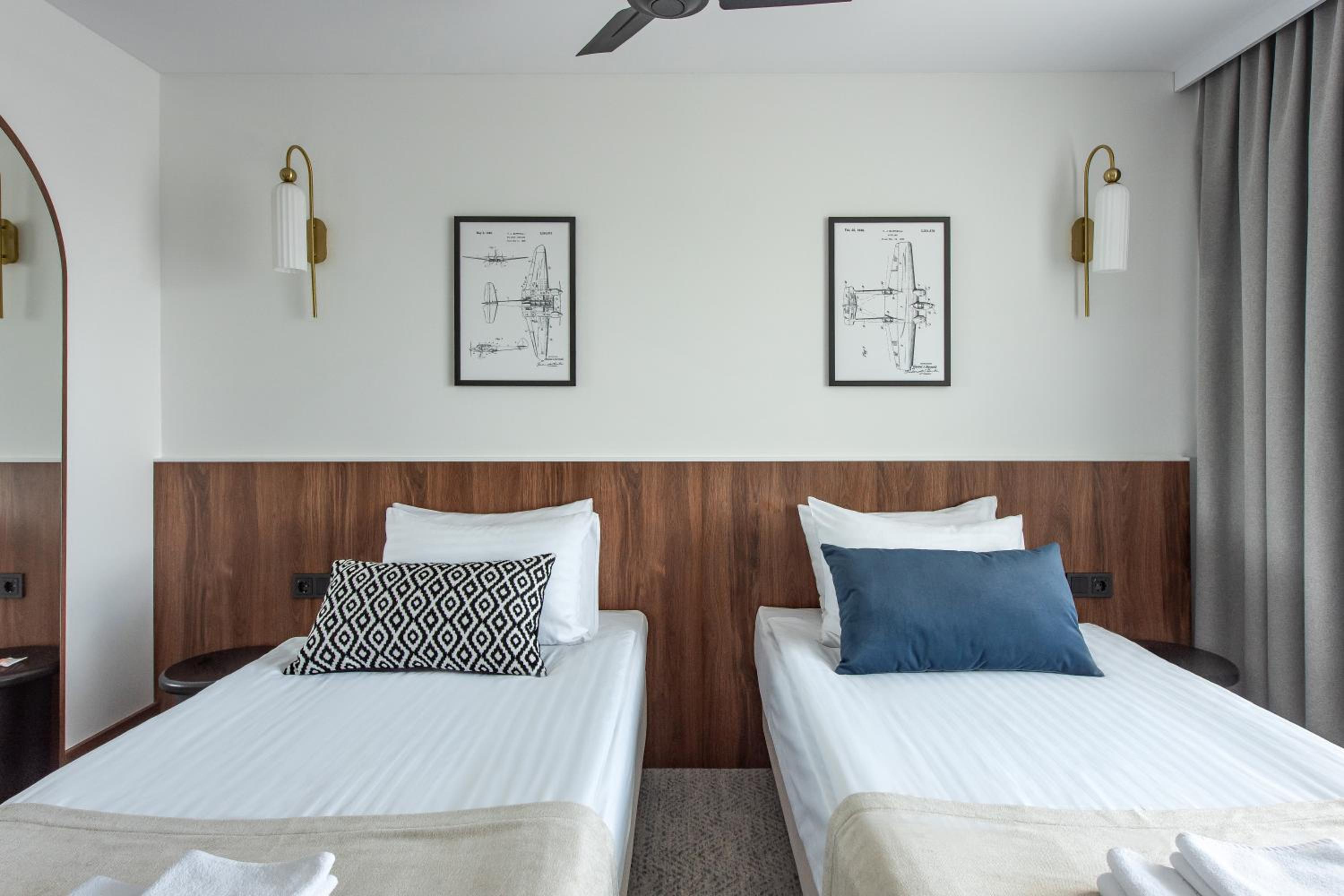 Business Twin Room - Photo 5