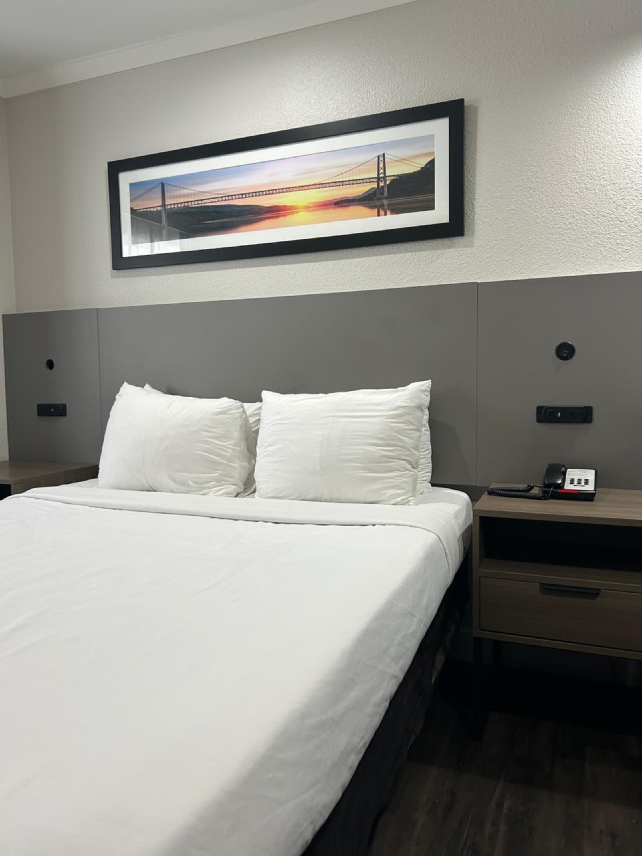Queen Room - Disability Access/Non Smoking - Photo 5